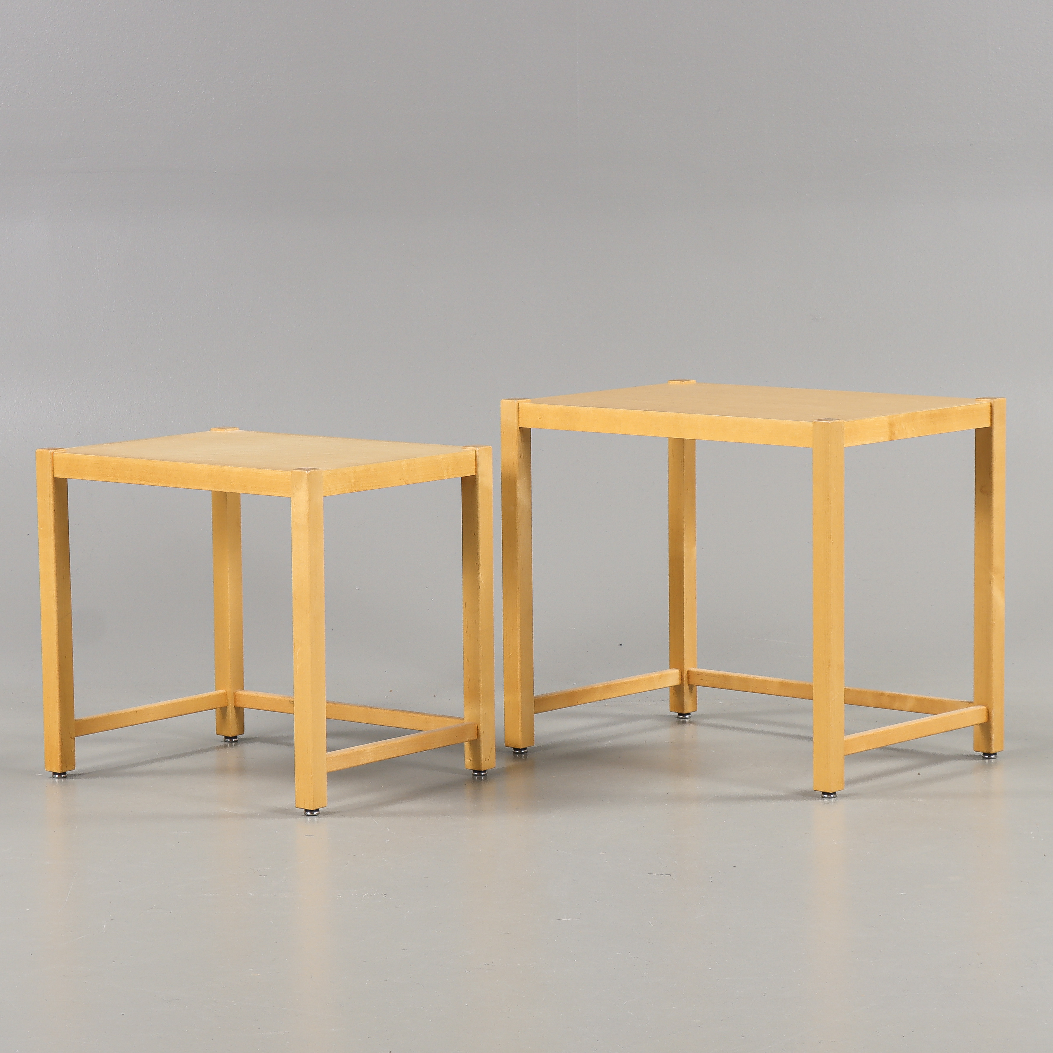 TOMAS JELINEK. Satsbord 2 delar, björk och masurbjörk. IKEA, "Stockholm", formgivna 1996.