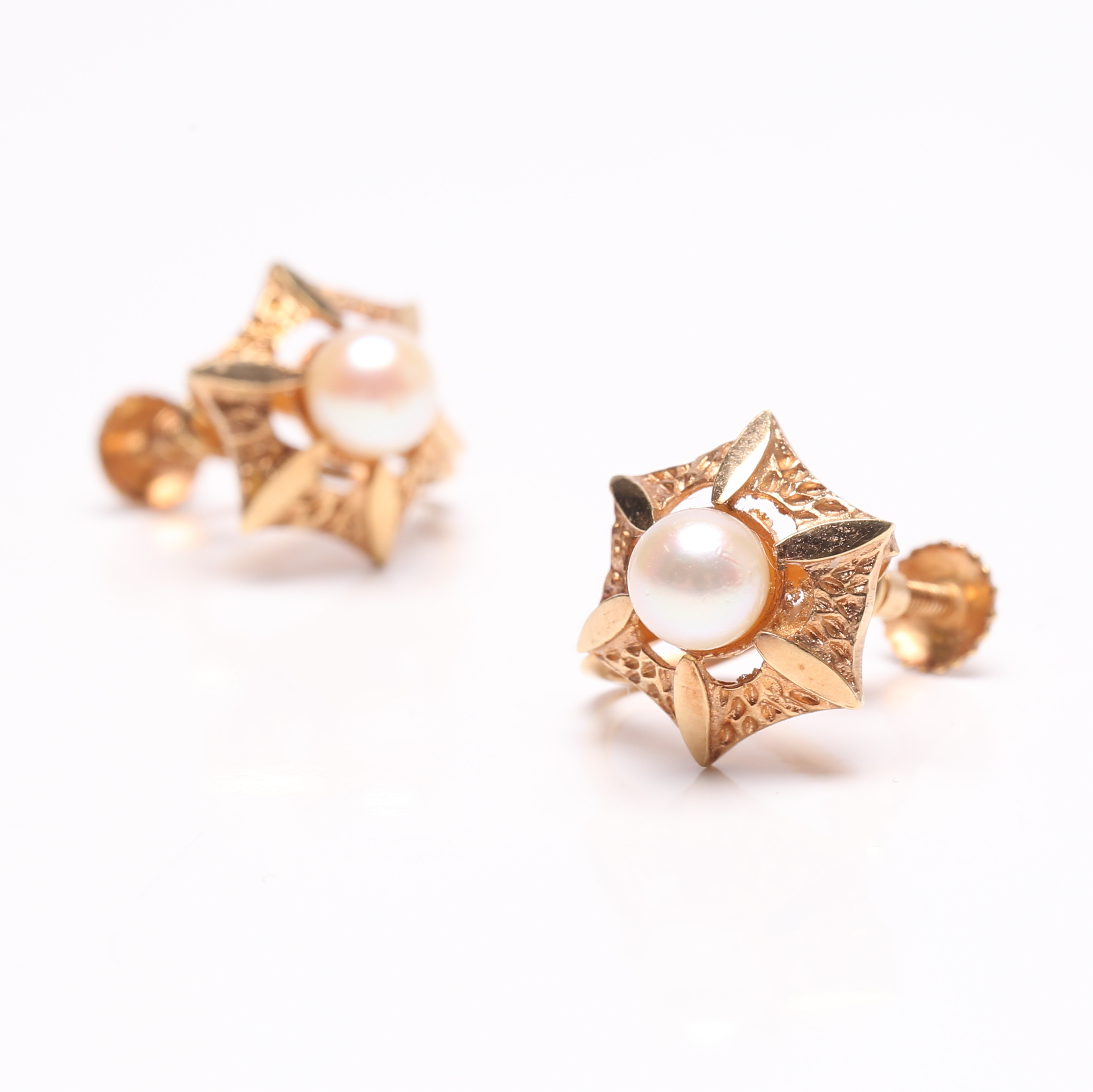 ÖRHÄNGEN, 1 par, 18k guld med pärlor, vikt ca 4,7 gram.