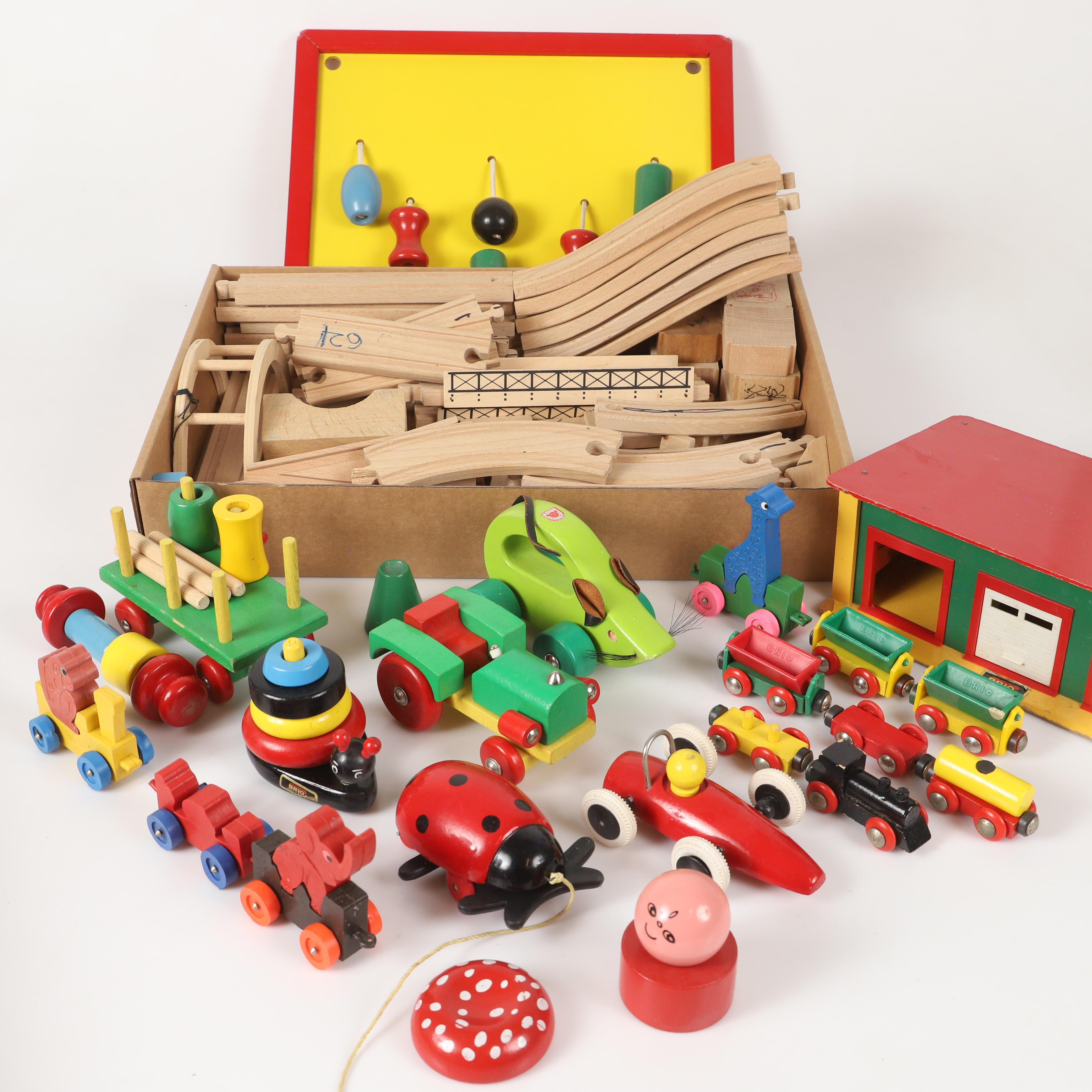 DRAGLEKSAKER, TÅGBANA M. M. mestadels trä, bl. a Brio, Osby.