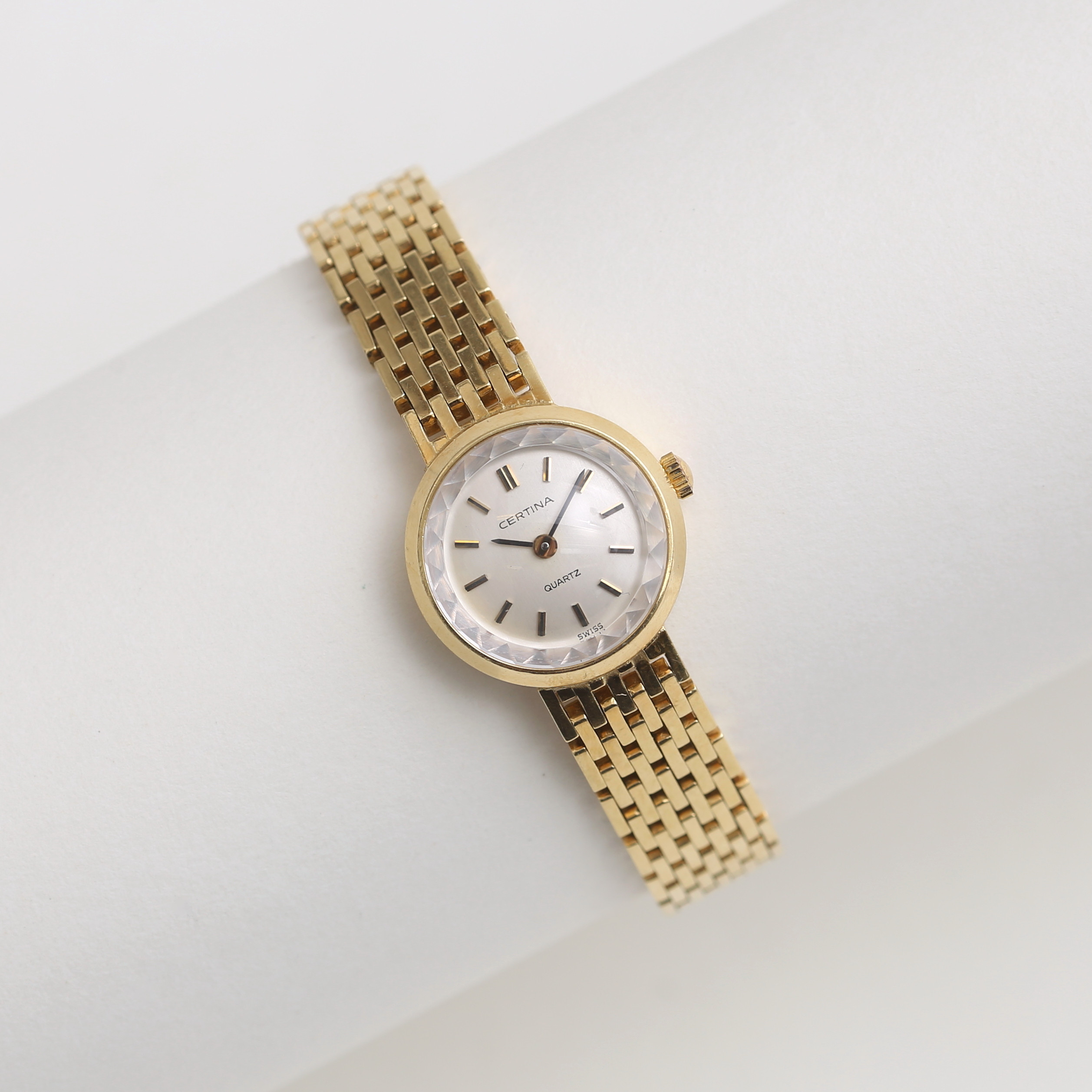 DAMARMBANDSUR, Certina, boett samt länk 18 k guld, quarts.