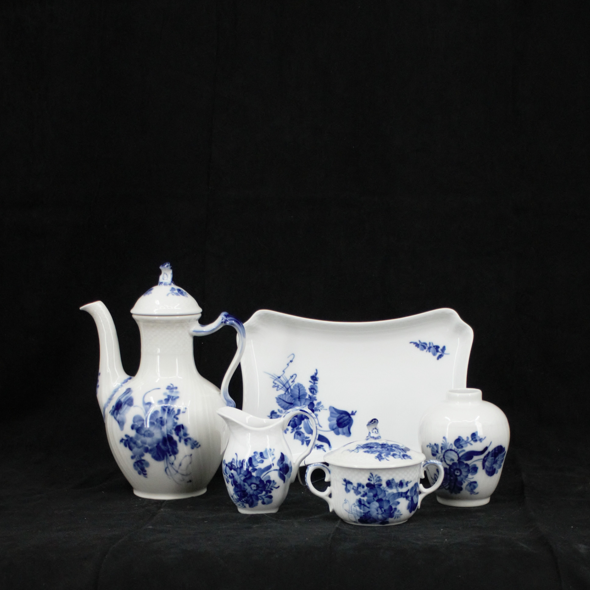 SERVISDELAR, 5 delar, "Blå Blomst", porslin, Royal Copenhagen, Danmark.