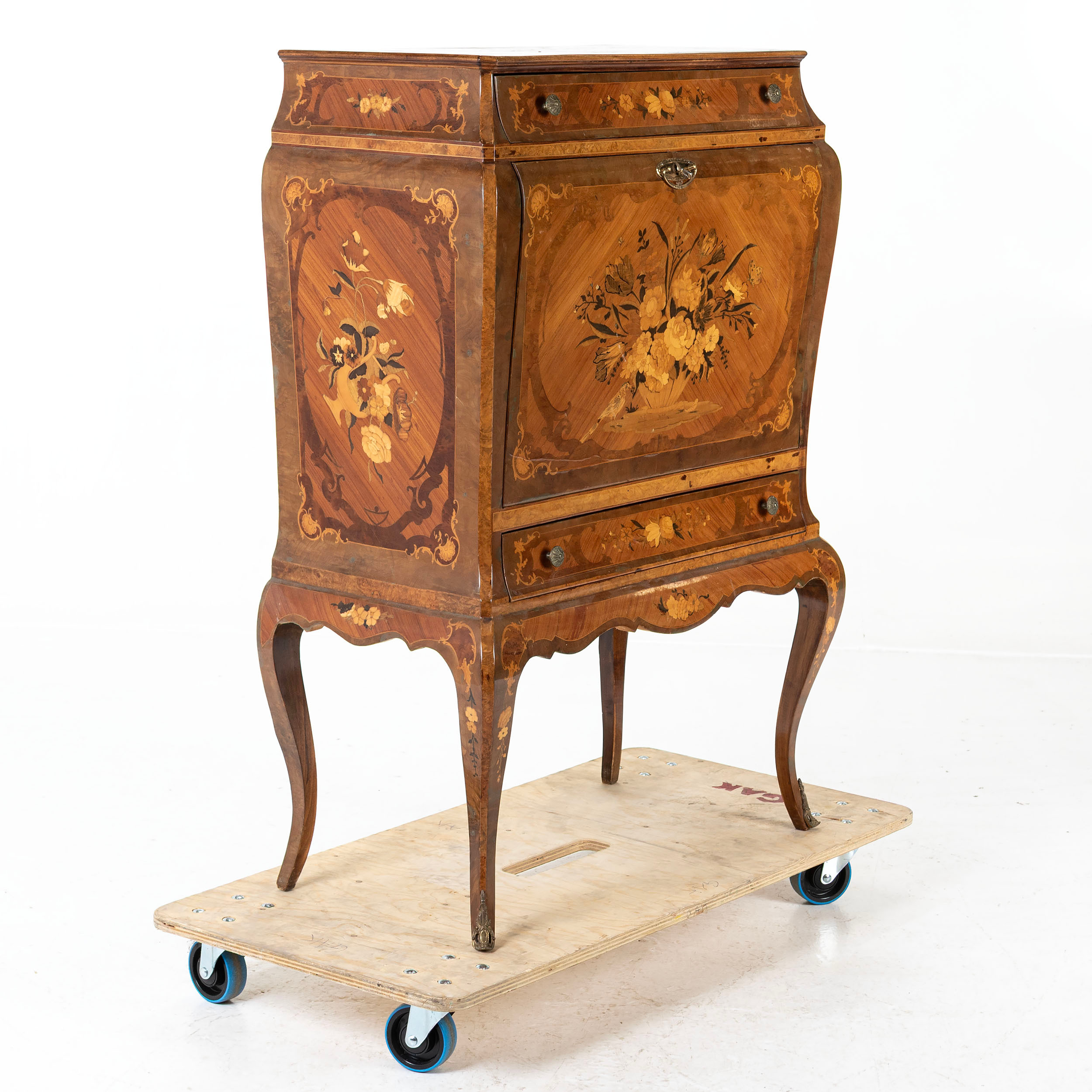 BARSKÅP, med intarsia och belysning, Louis XVI-stil, 1900-talets första hälft.