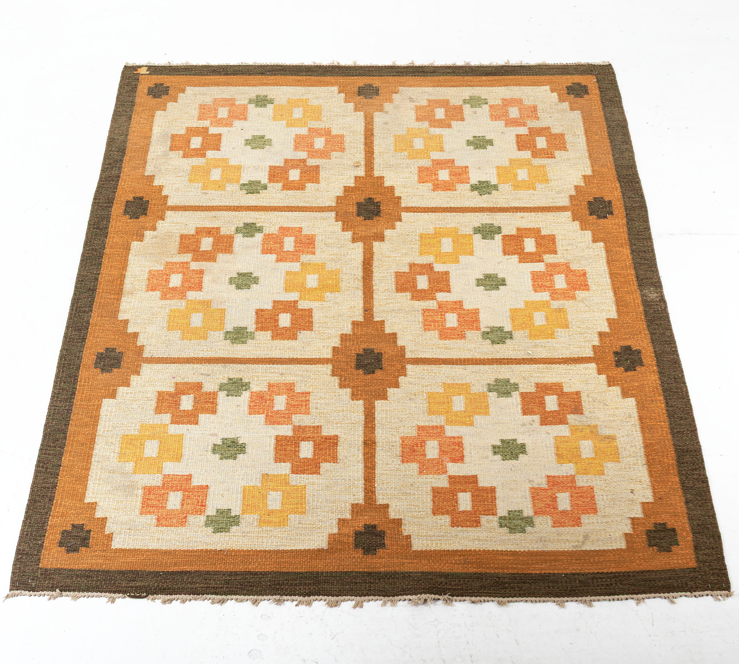 ERIK LUNDBERG. Matta, rölakan, sannolikt Vävaregården, signerad, ca 240 x 165 cm.