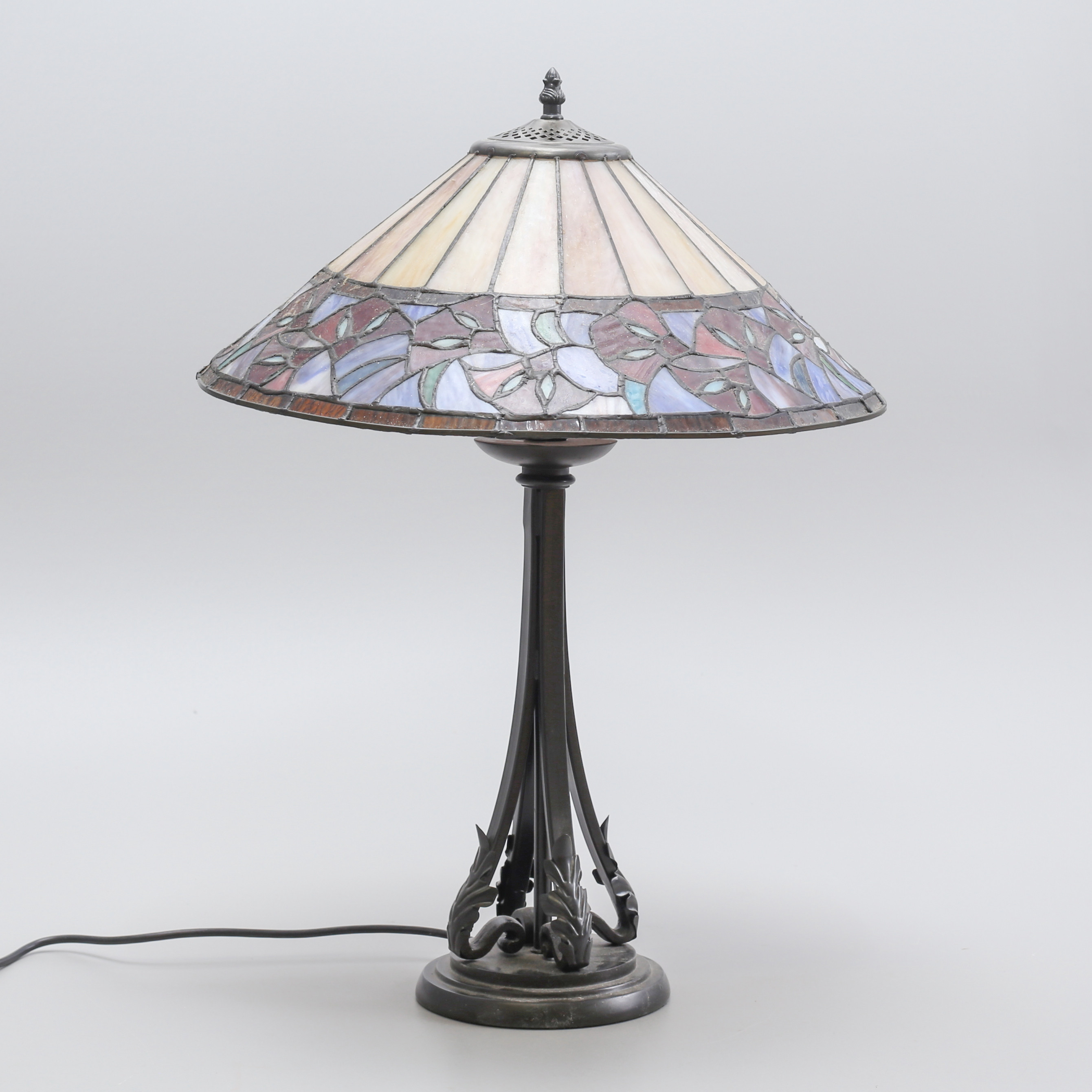 BORDSLAMPA, Tiffanystil, samtida.