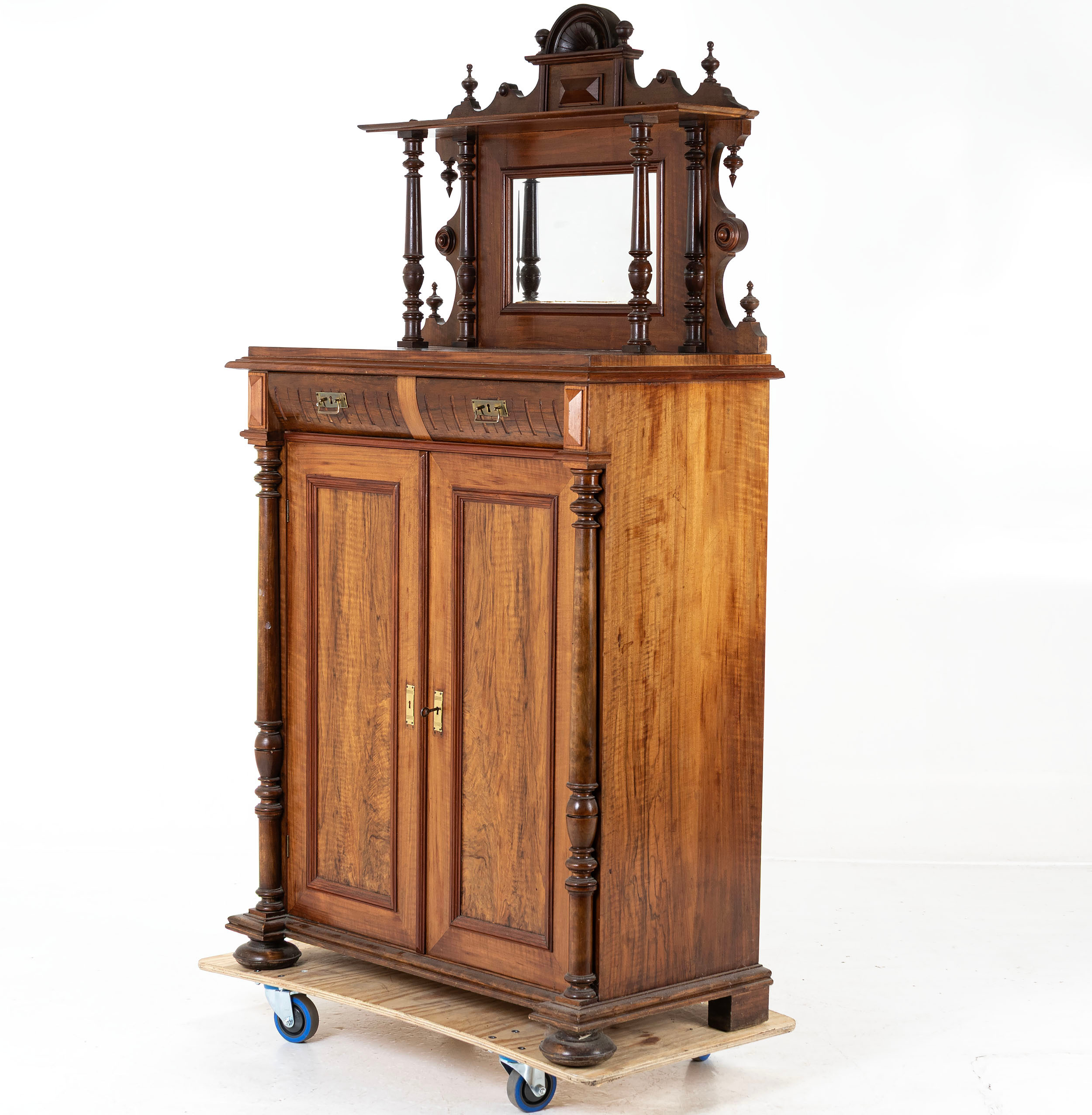 SPEGELSKÄNK, nyrenässans, sekelskiftet 1900.