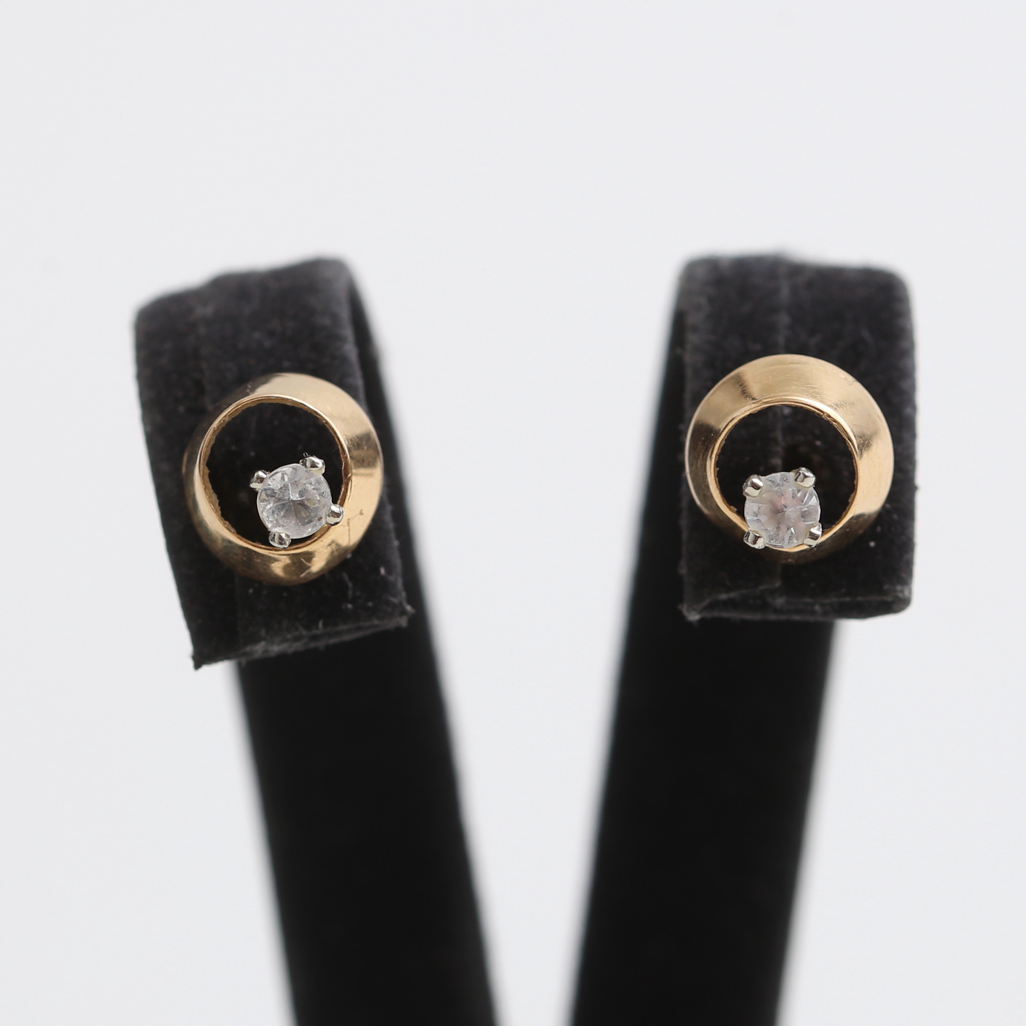 ÖRHÄNGE, 18 k guld med sten, 1,37 gram.