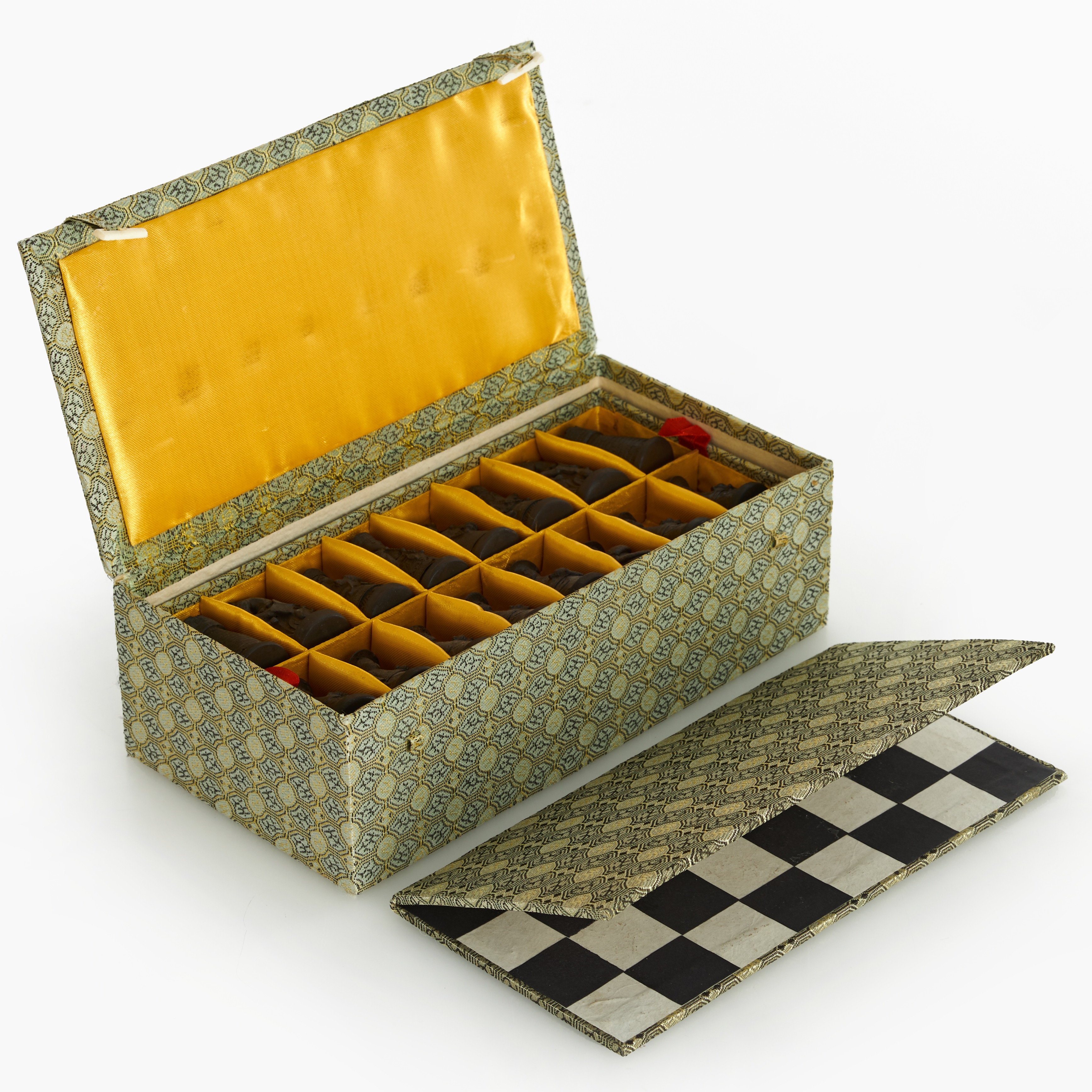 SCHACKSPEL, med pjäser, i låda, Kina, 1900-talets mitt.