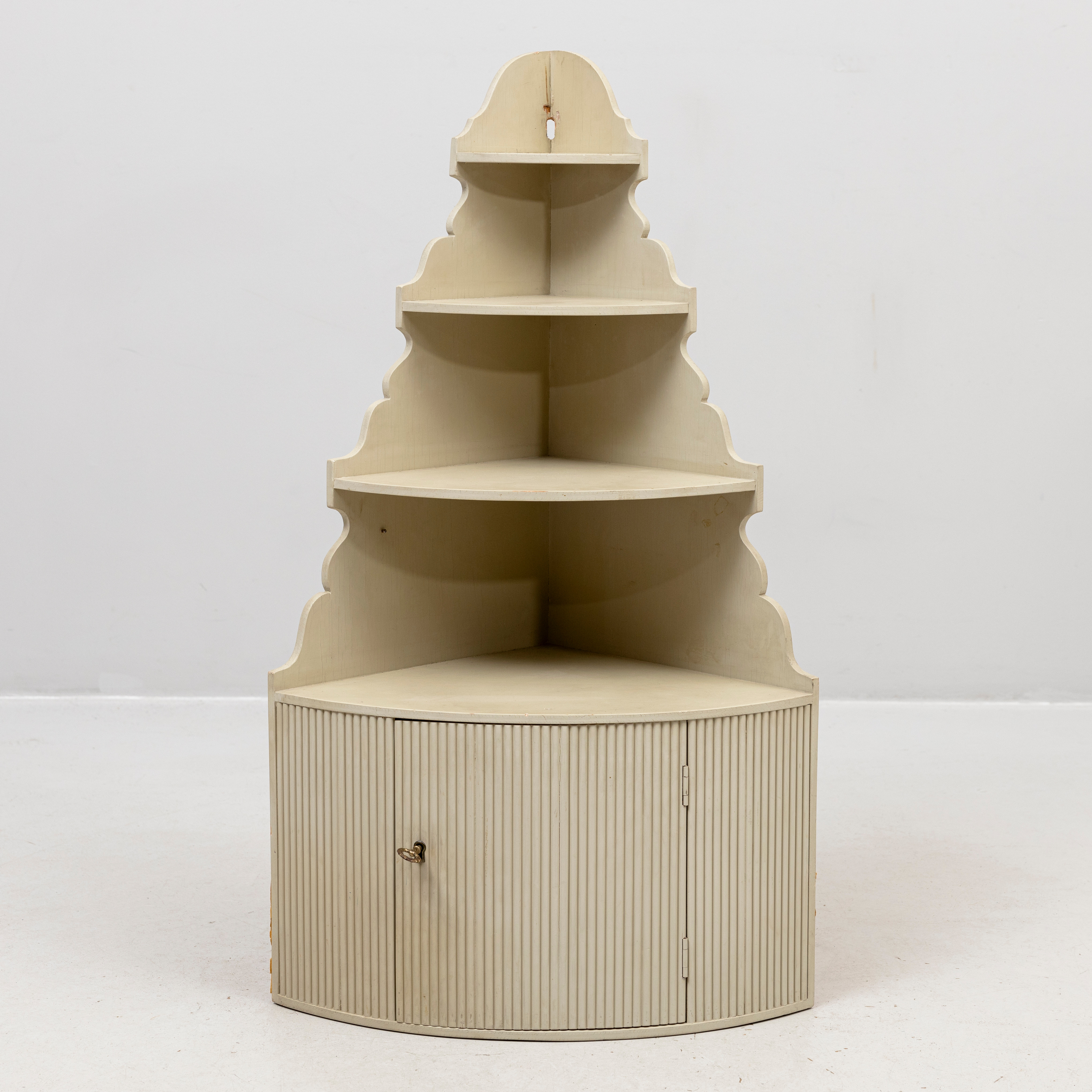 HÖRNSKÅP, väggmodell, omkring 1900-talets mitt.