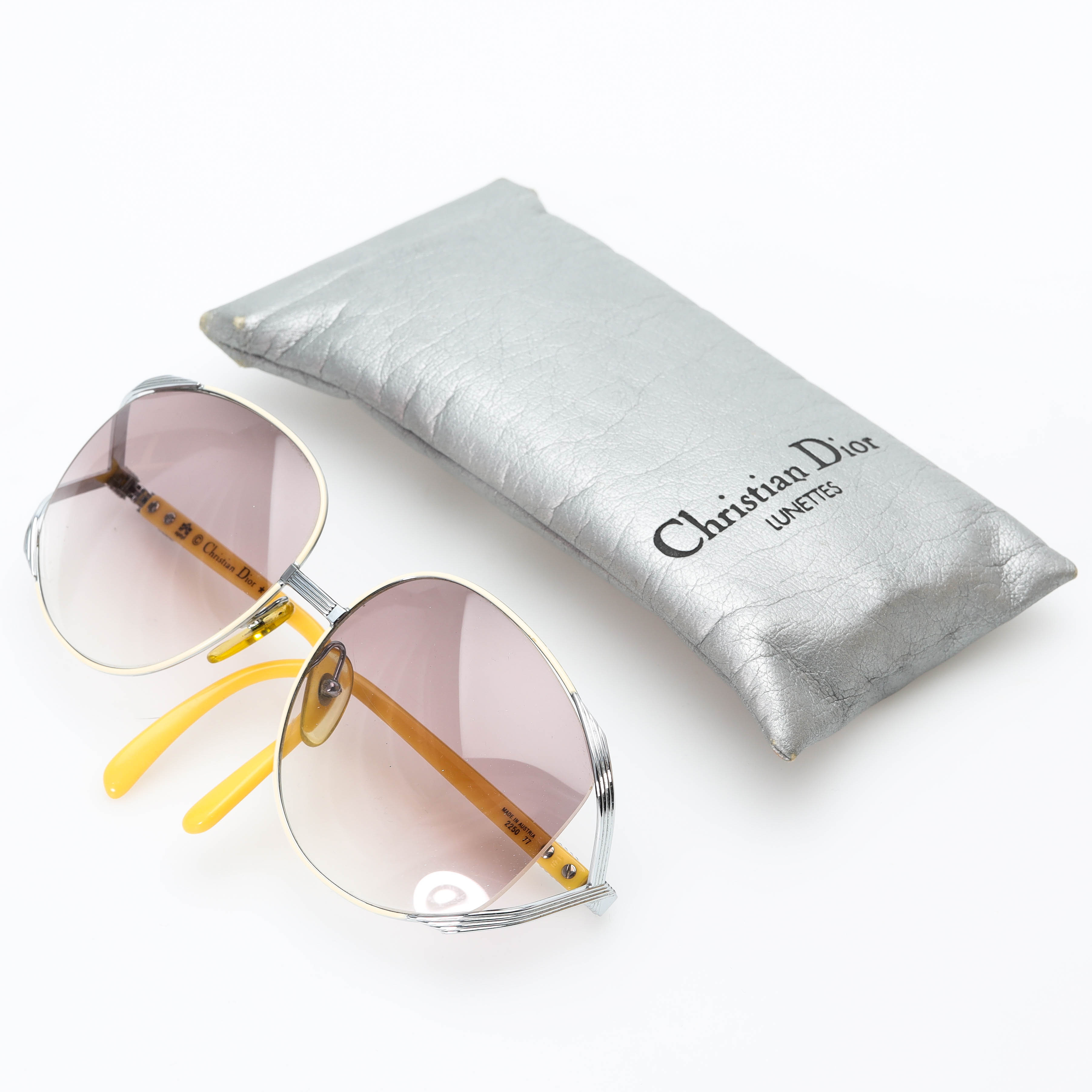 SOLGLASÖGON, Christian Dior 2250 77, 1980-tal, etui.