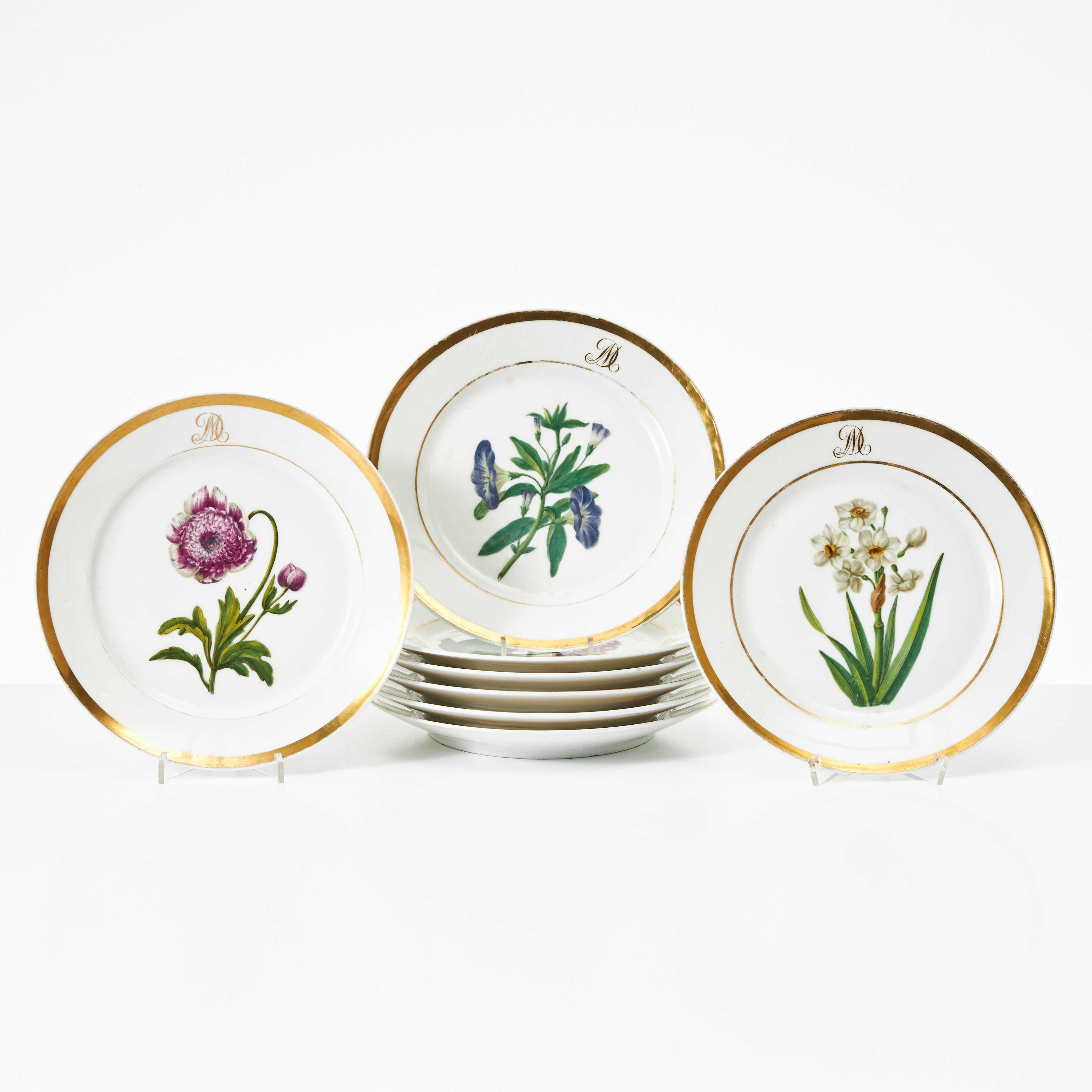 TALLRIKAR, 8 st, Edouard Honoré, märkta E.D. Honoré & Cie, handmålad dekor av olika blommor, ägarmonogram DM.