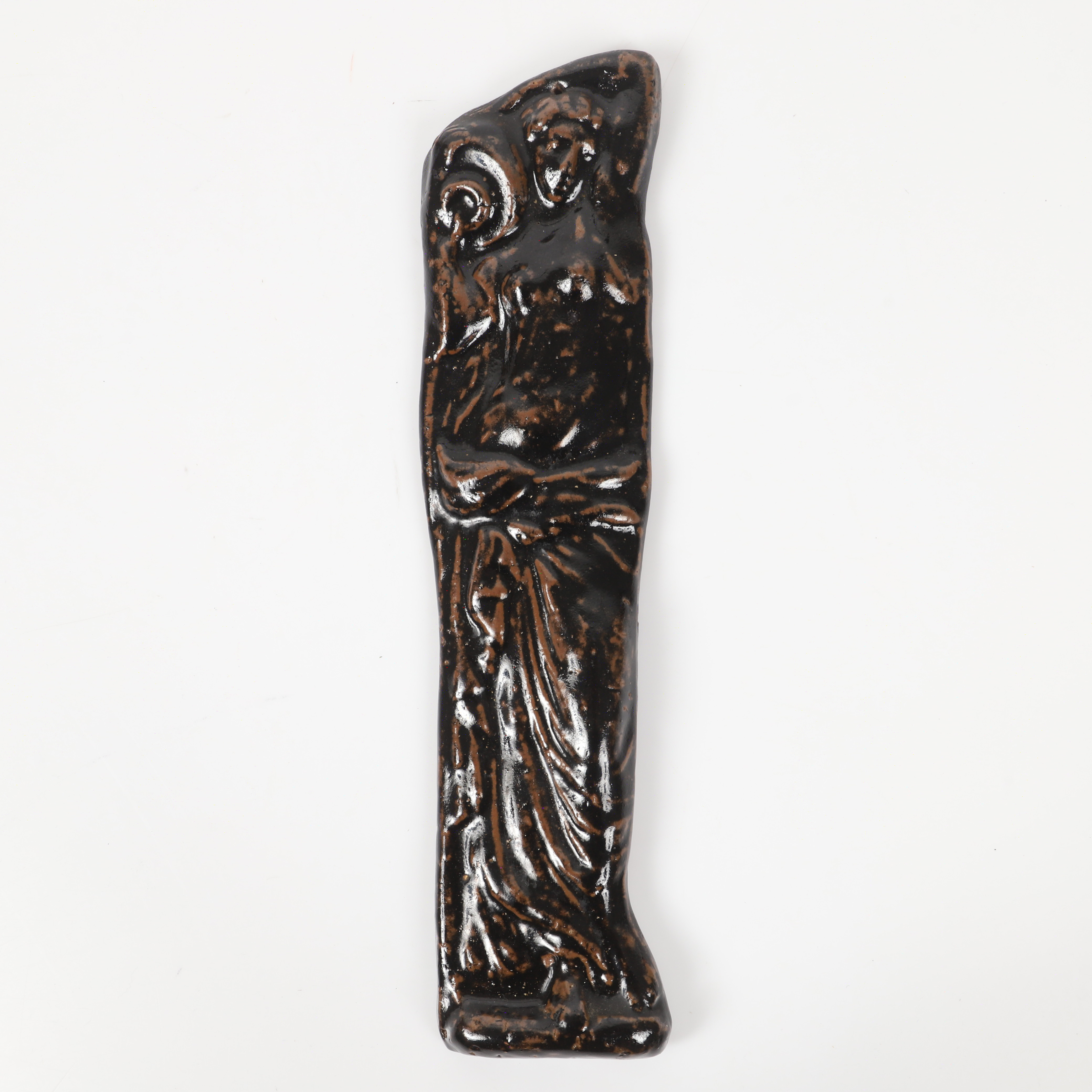 VÄGGRELIF, glaserat stengods, troligen Höganäsbolaget.