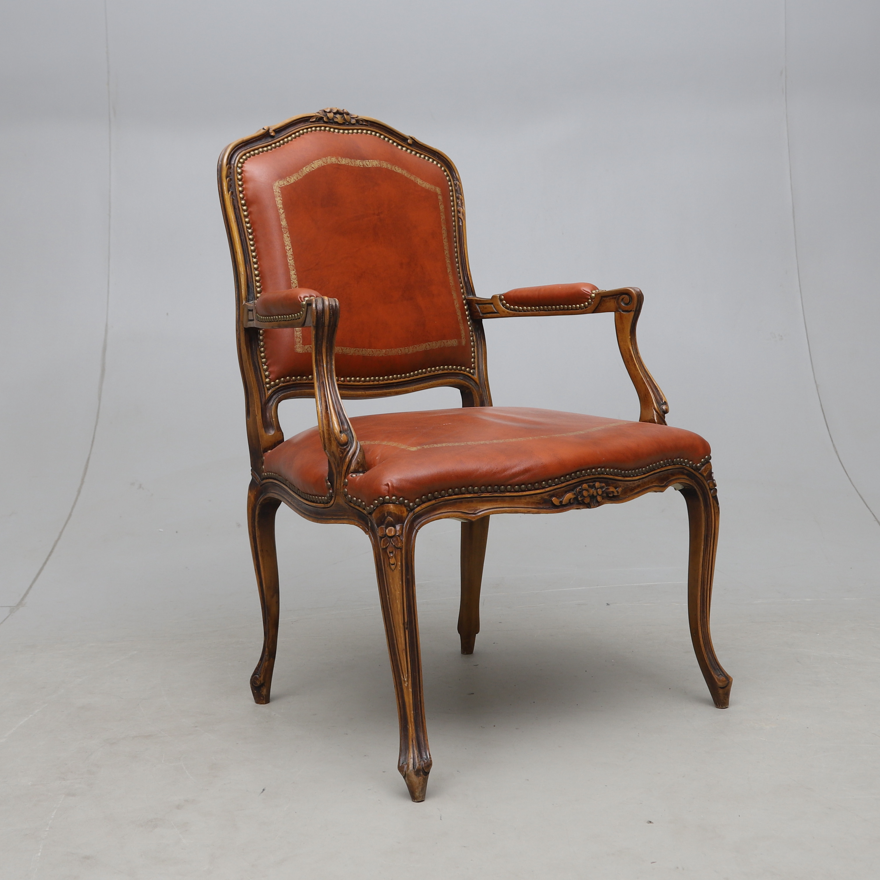 FÅTÖLJ, rokokostil, 1900-talets andra hälft.