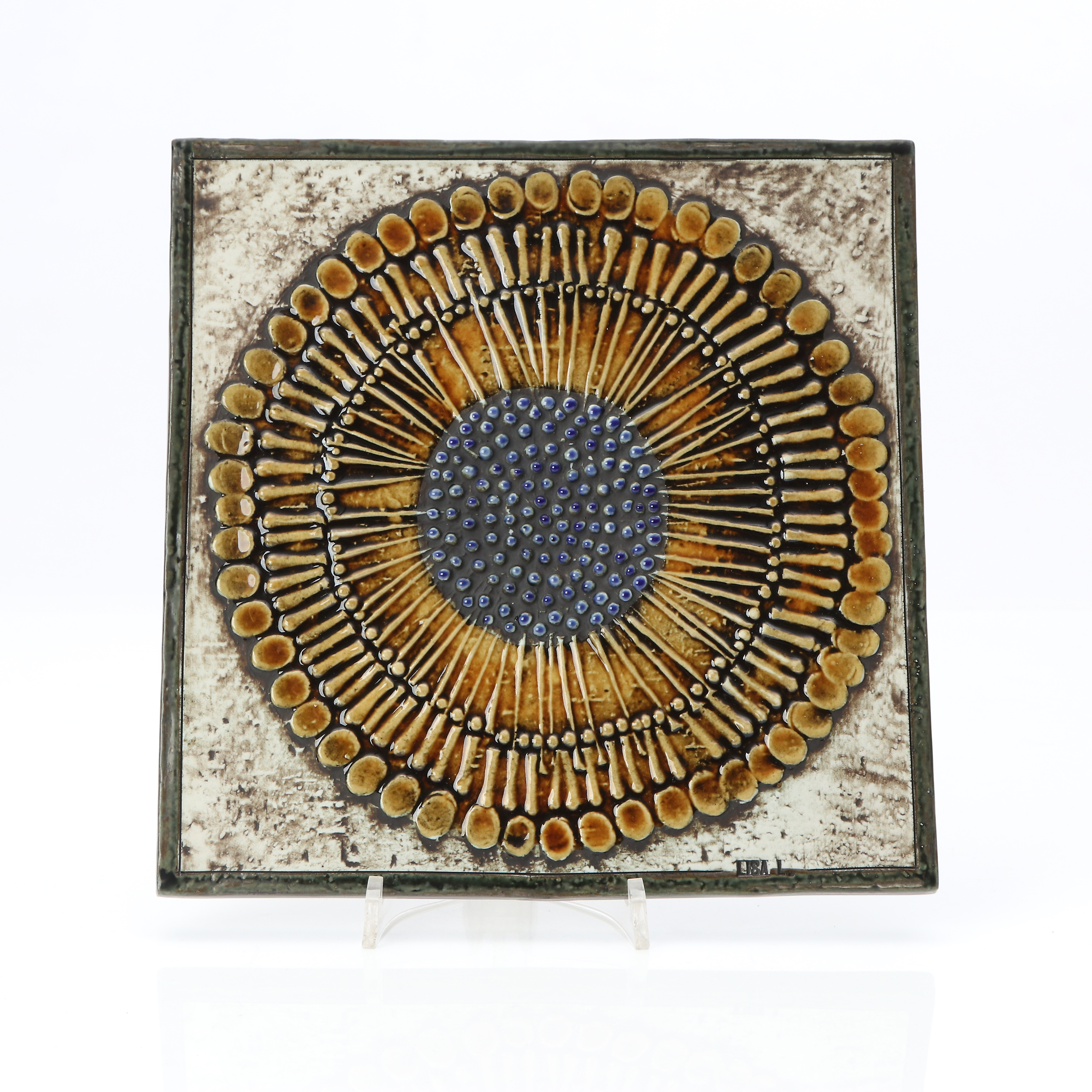 LISA LARSON. VÄGGPLAKETT. Stengods. Solros. Gustavsberg.