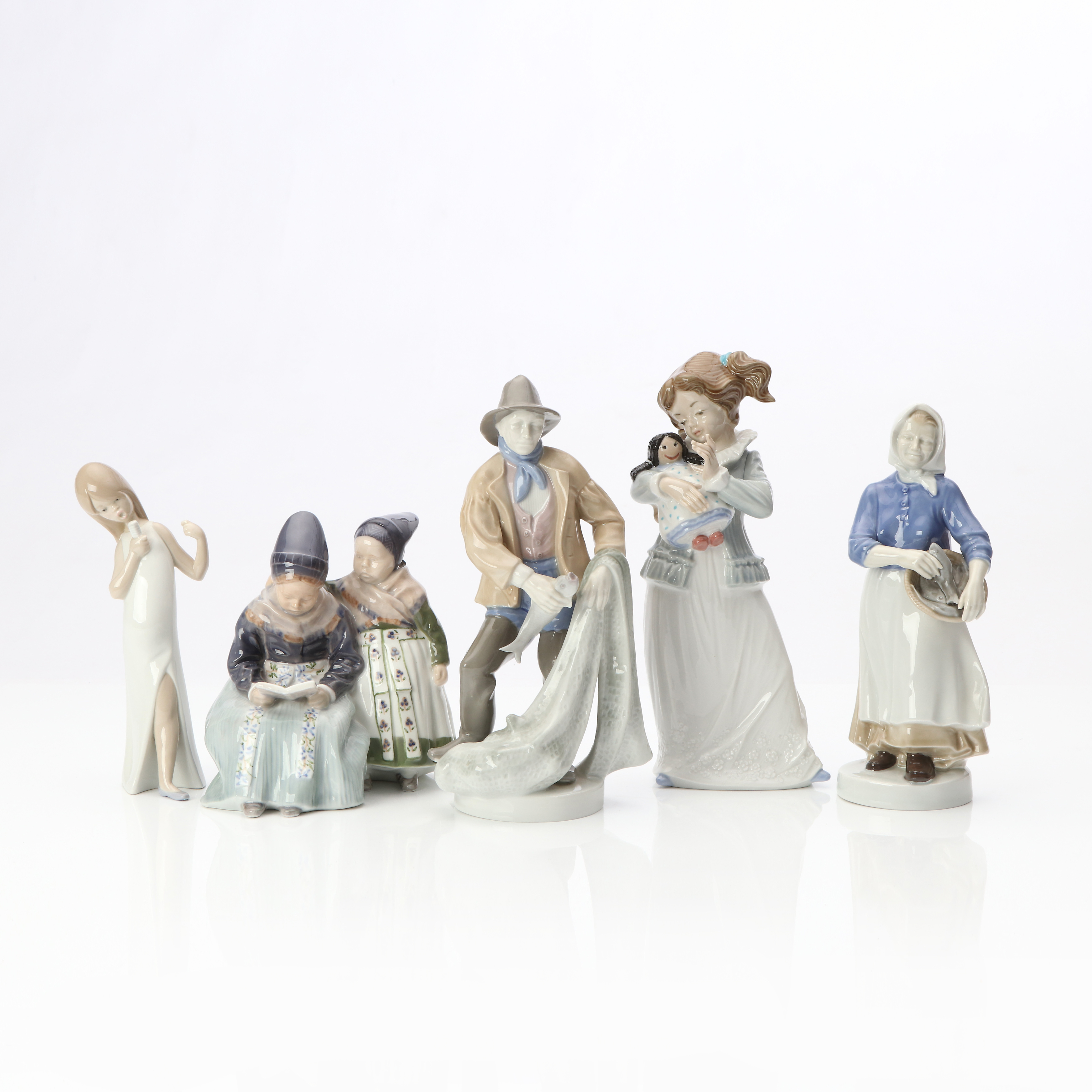 FIGURINER, FEM ST. Porslin. Bl.a. Royal Copenhagen samt Tengra.