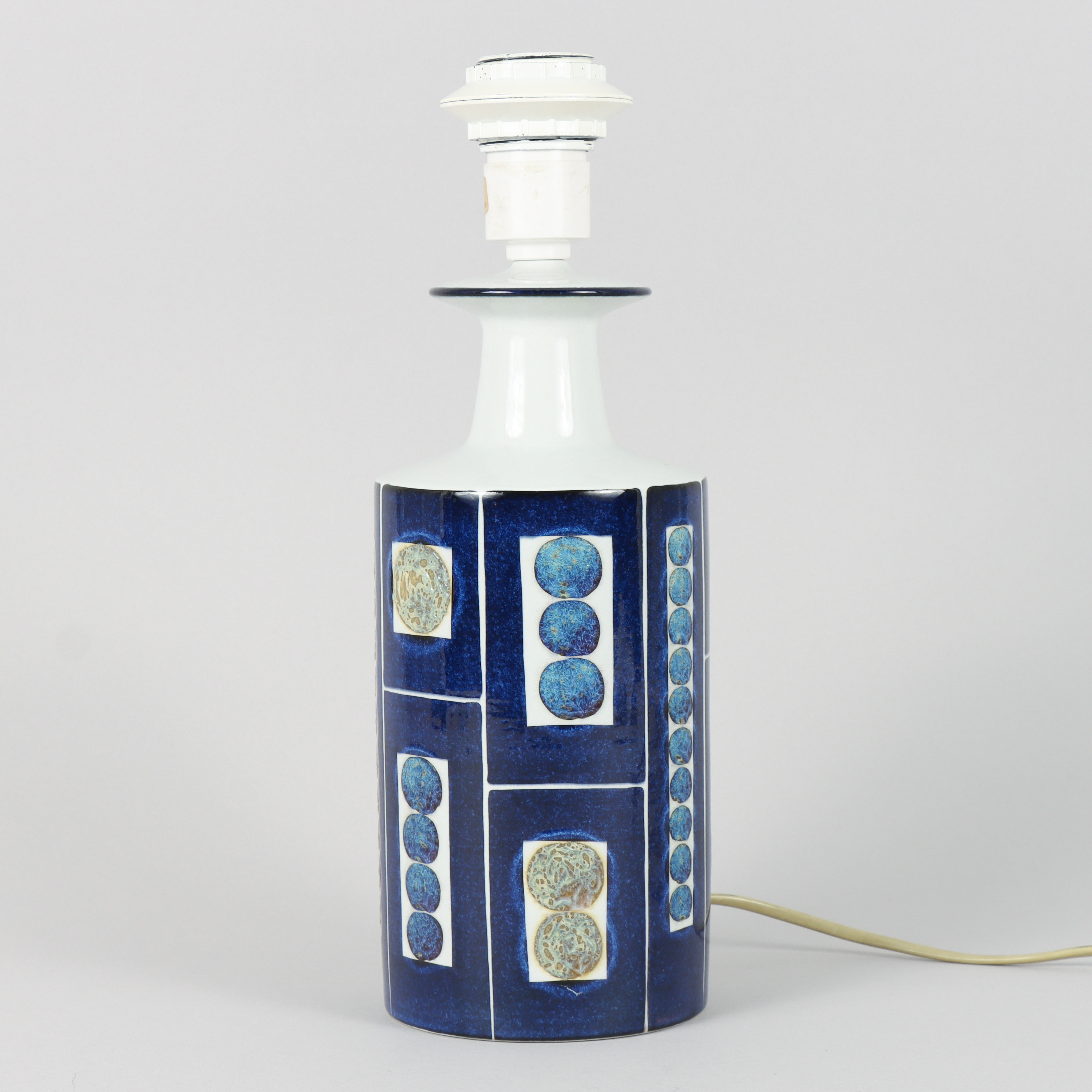 LAMPFOT porslin, Aluminia, Fog & Mörup Copenhagen.