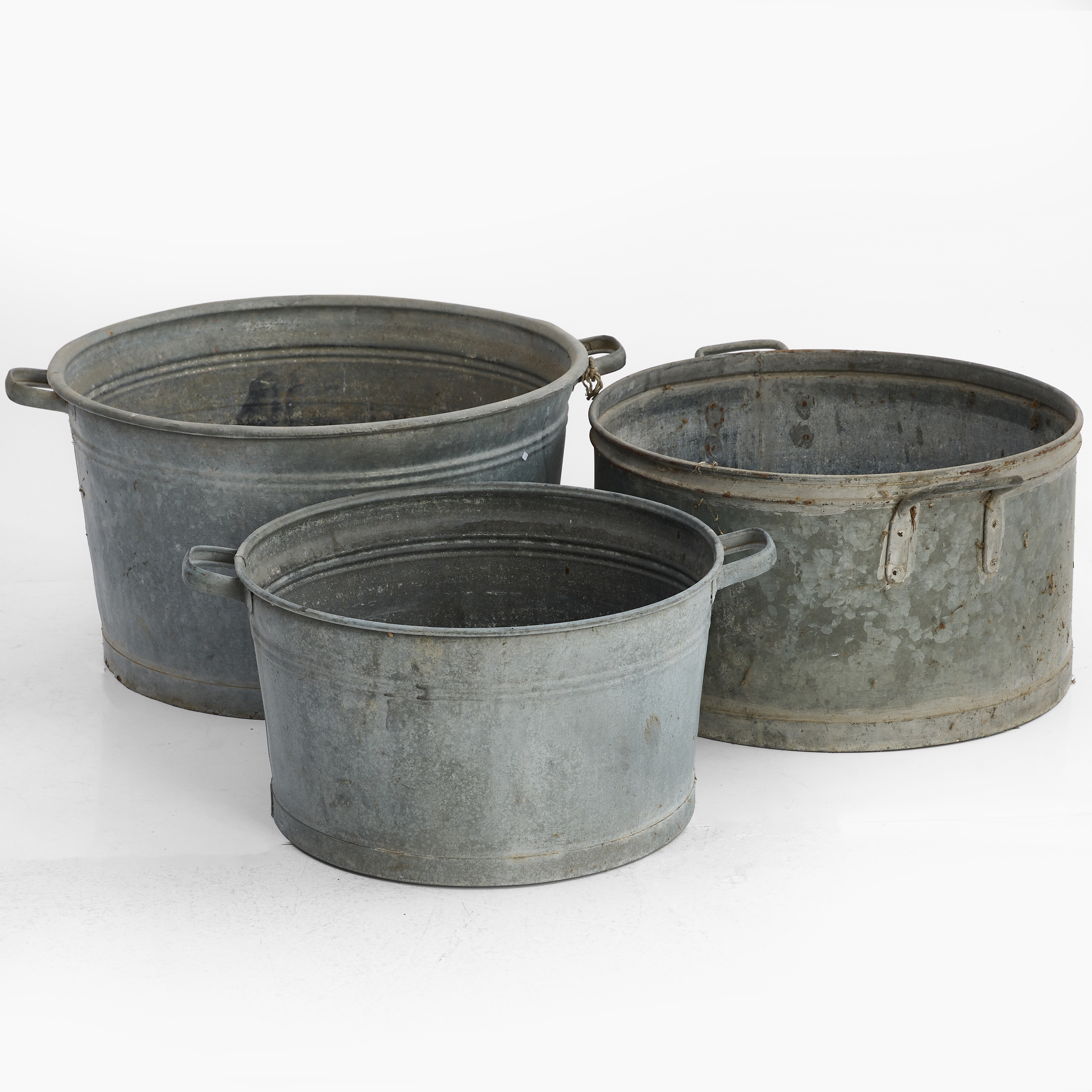 ZINKBALJOR, 3 st, 1900-tal, större modell, runda med handtag.