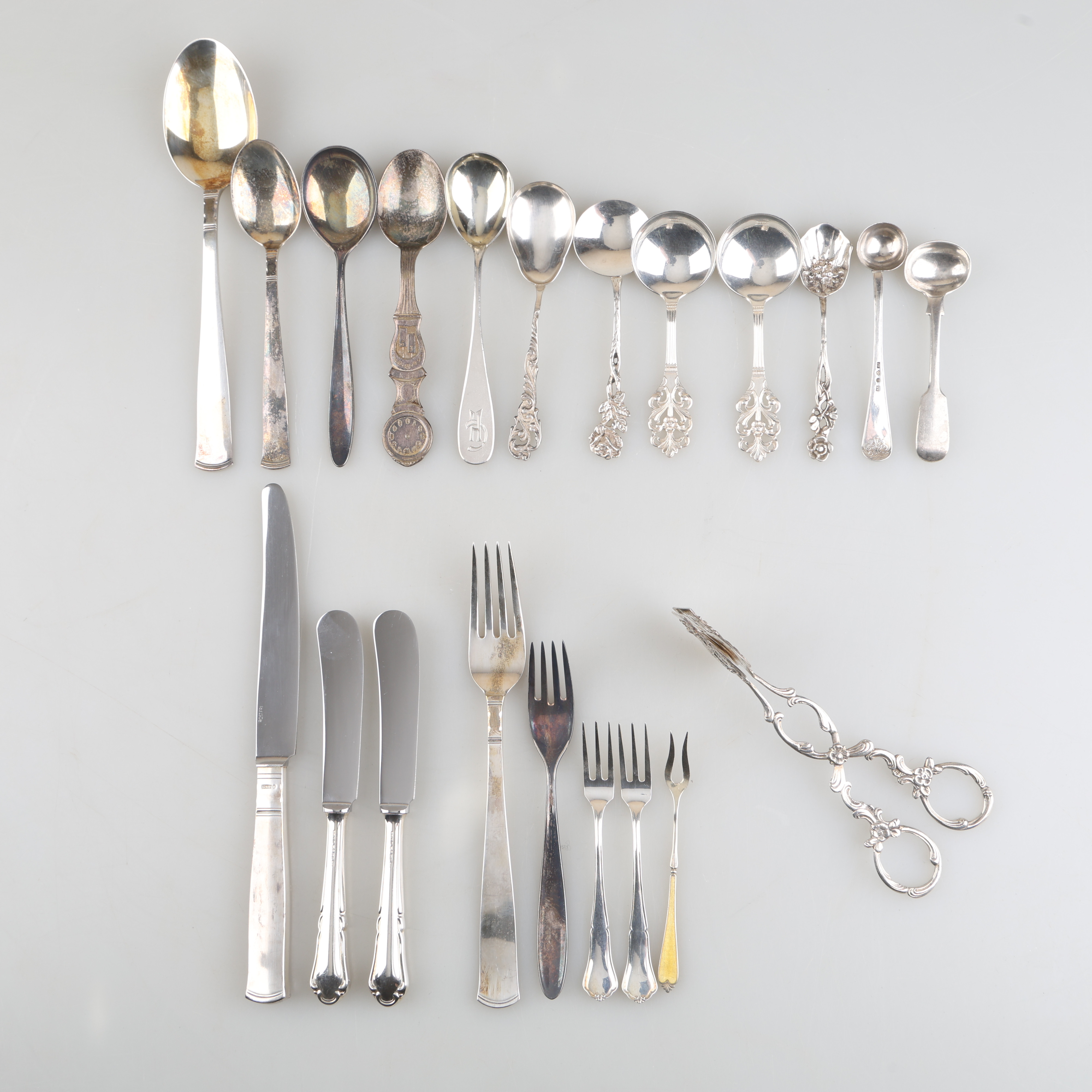 BESTICK, silver, totalvikt ca 562 gram.