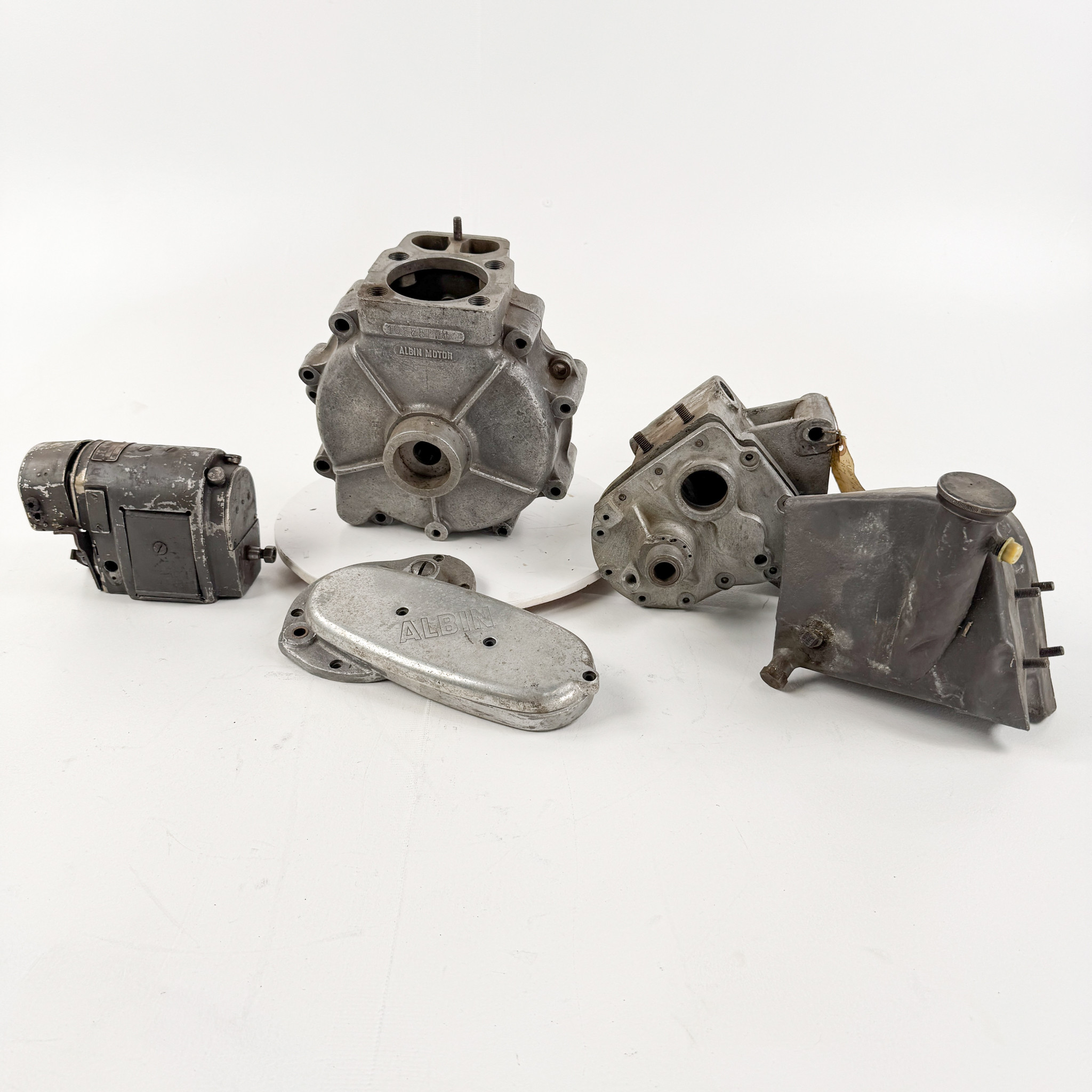 MONARK ALBIN, m/42, motordelar m.m, 1940-tal, Sverige.