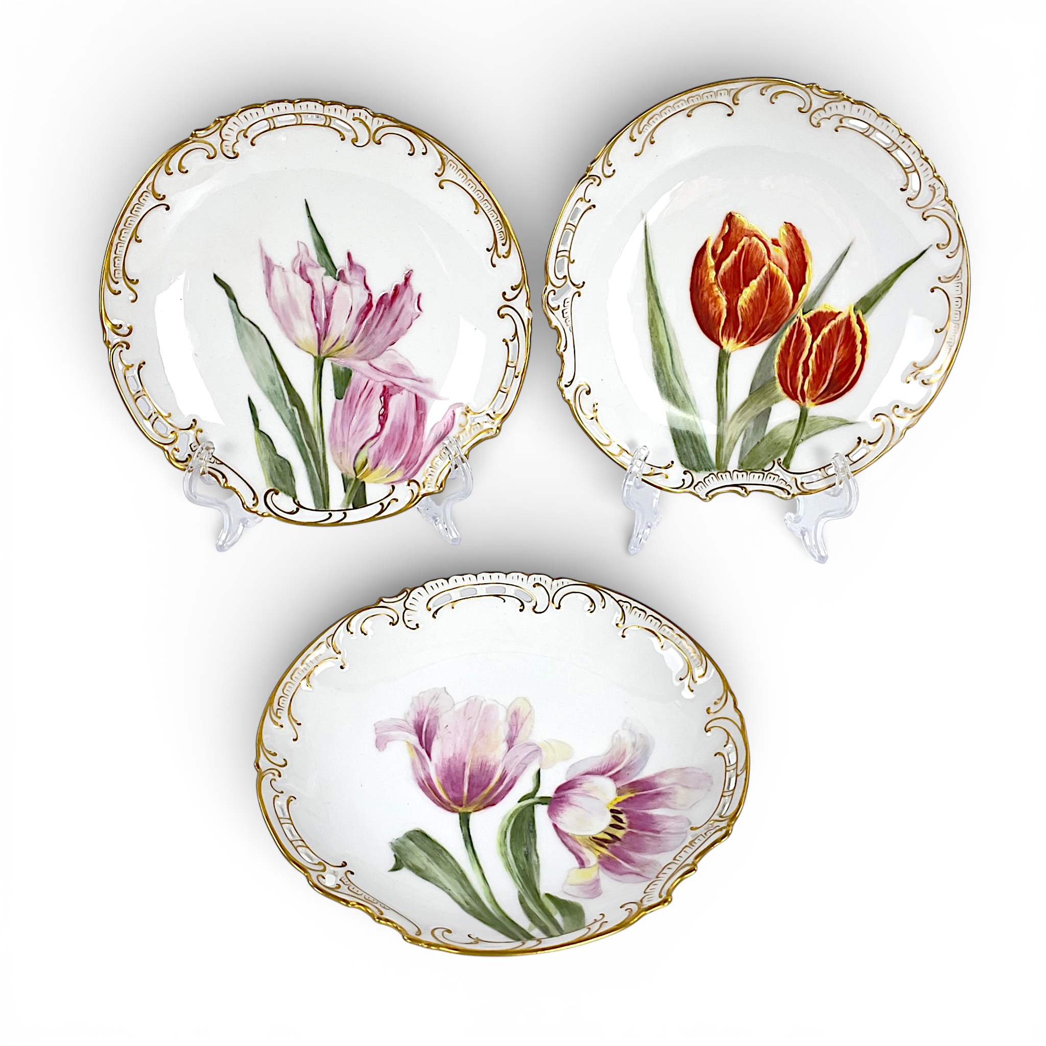 TALLRIKAR, 3 st, handmålade, monogramsignerad, en daterad 1906.