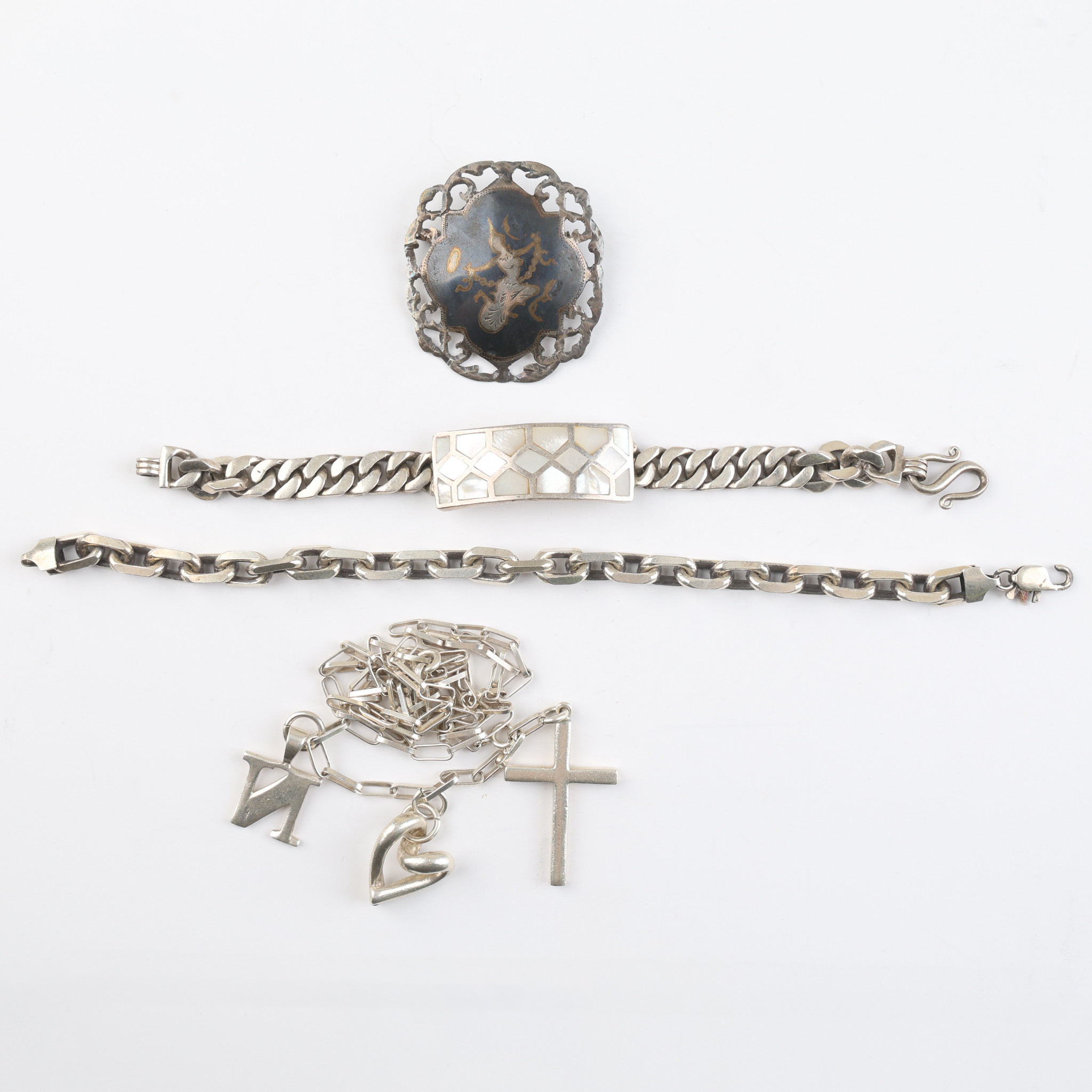 SMYCKEN, armband, brosch, halsband, totalvikt ca 104 gram.