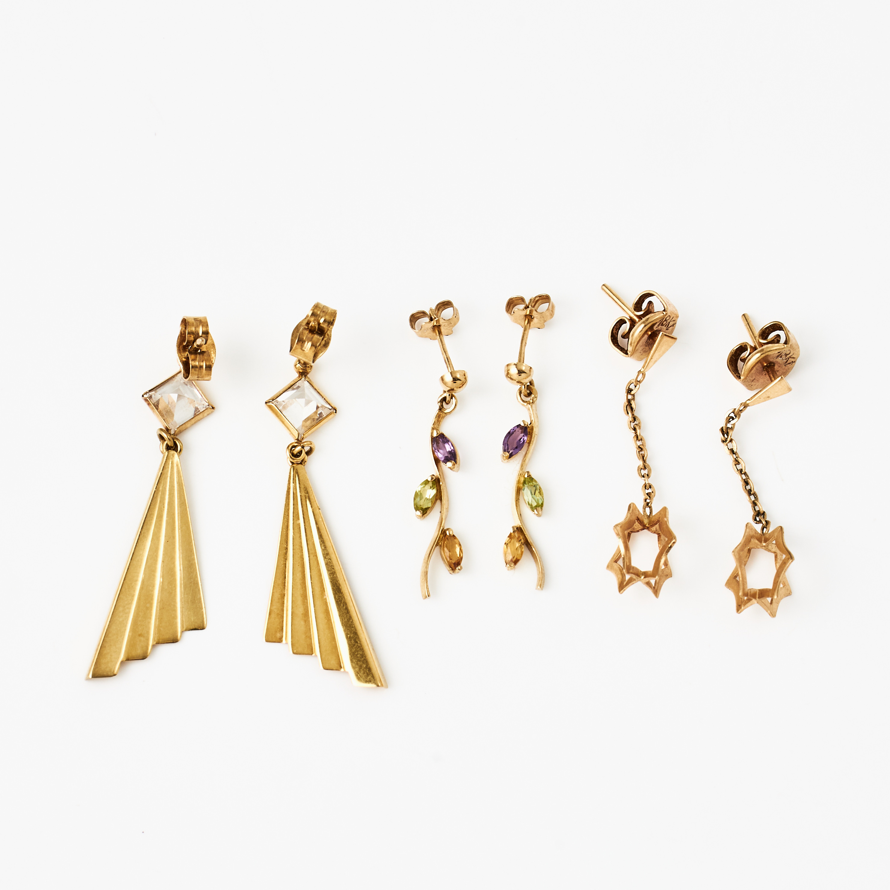 ÖRHÄNGEN, 3 par, 18 k guld, delvis med dekor av stenar.