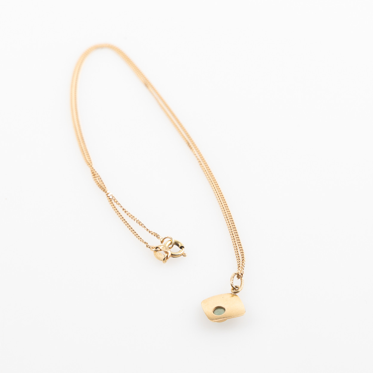 HÄNGE, 18K guld med cabochonslipad grön paste.