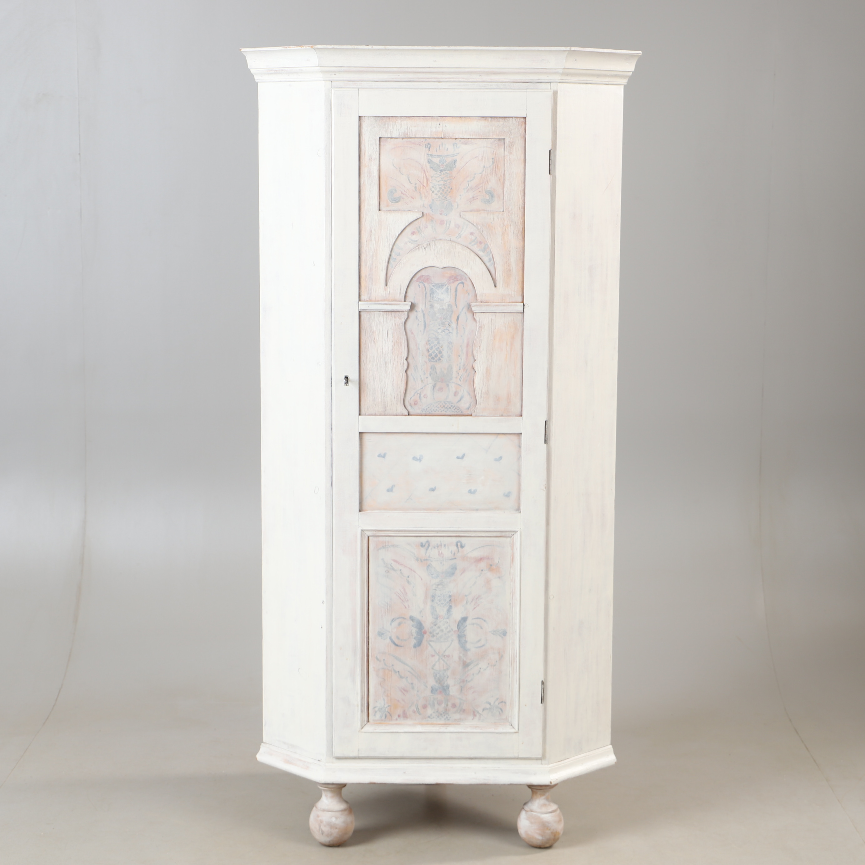 HÖRNSKÅP, furu, 1900-tal.