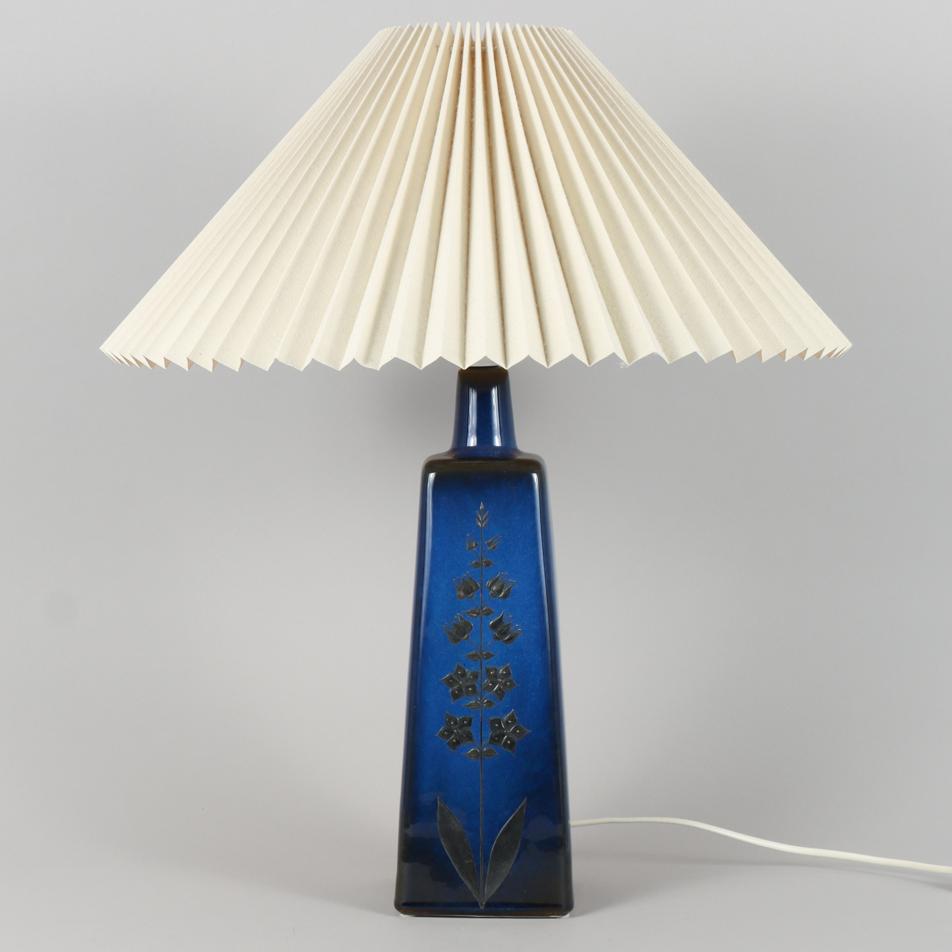 SVEN JONSON. Bordslampa porslin, Gustavsberg Lagun.