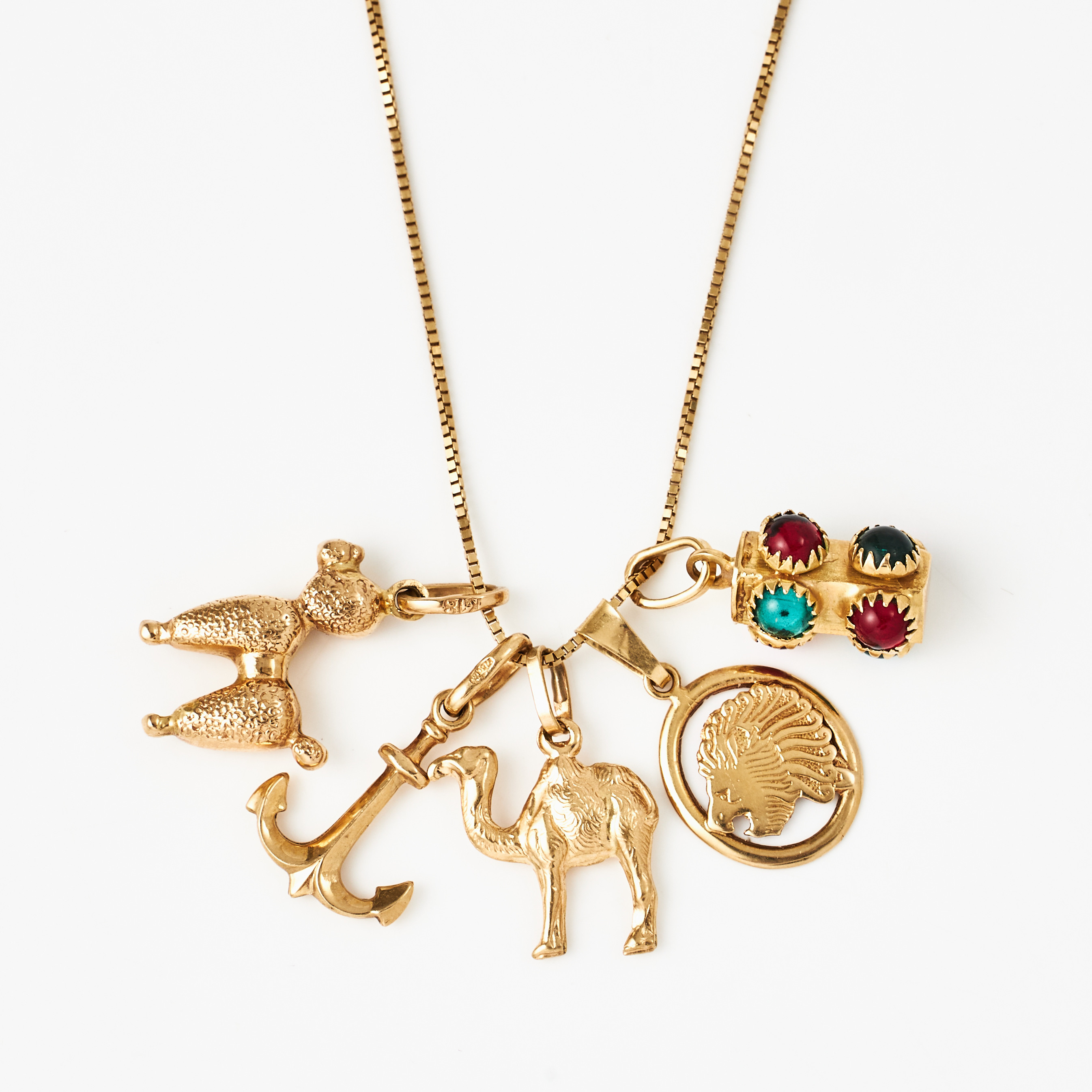 HALSKEDJA, venetiansk, HÄNGEN/BERLOCKER, 5 st., 18 k guld, bl a i form av ankare, pudel, kamel, delvis italienska stämplar.
