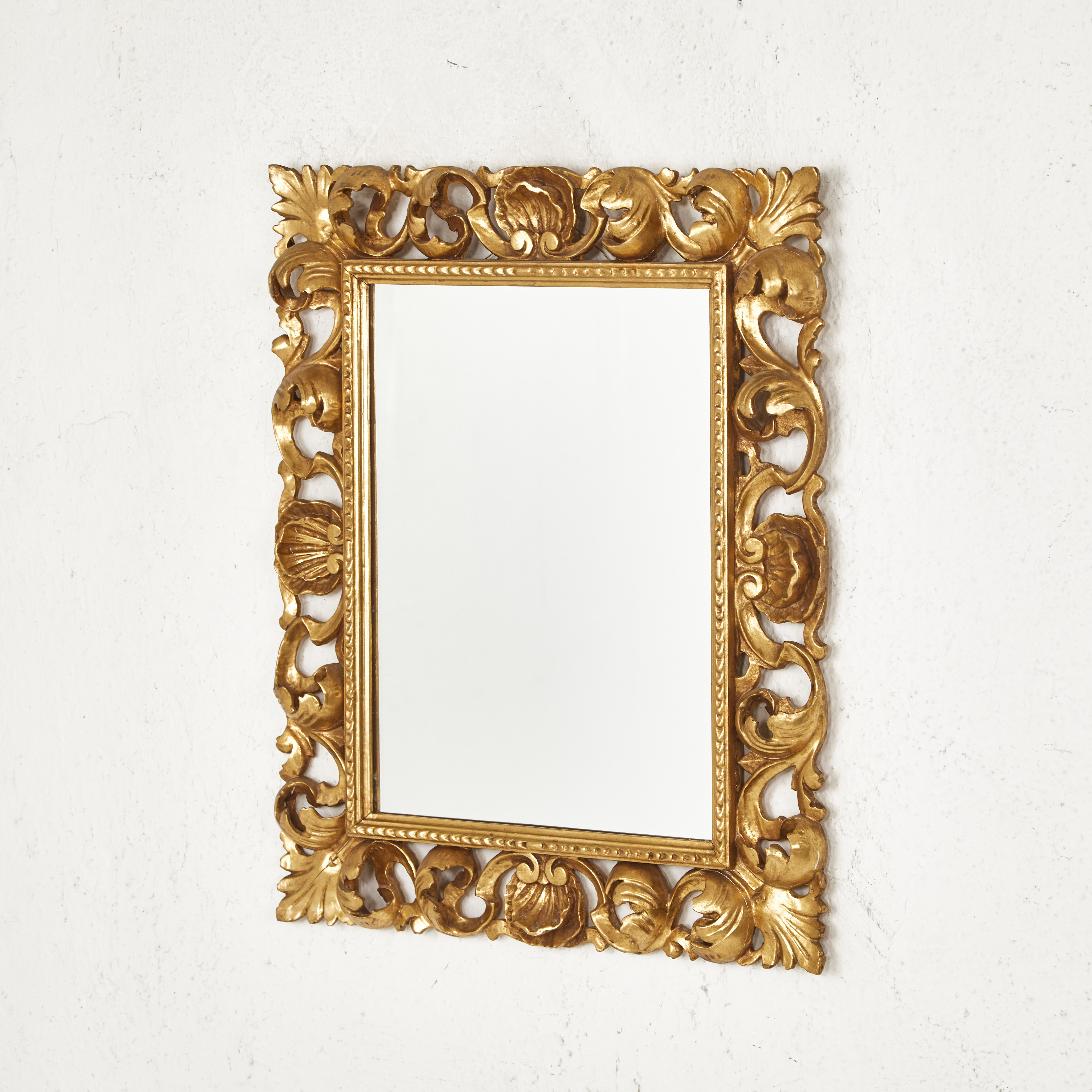 SPEGEL barockstil, 1900-tal, bronserad ram med akantusblad och rocailler.