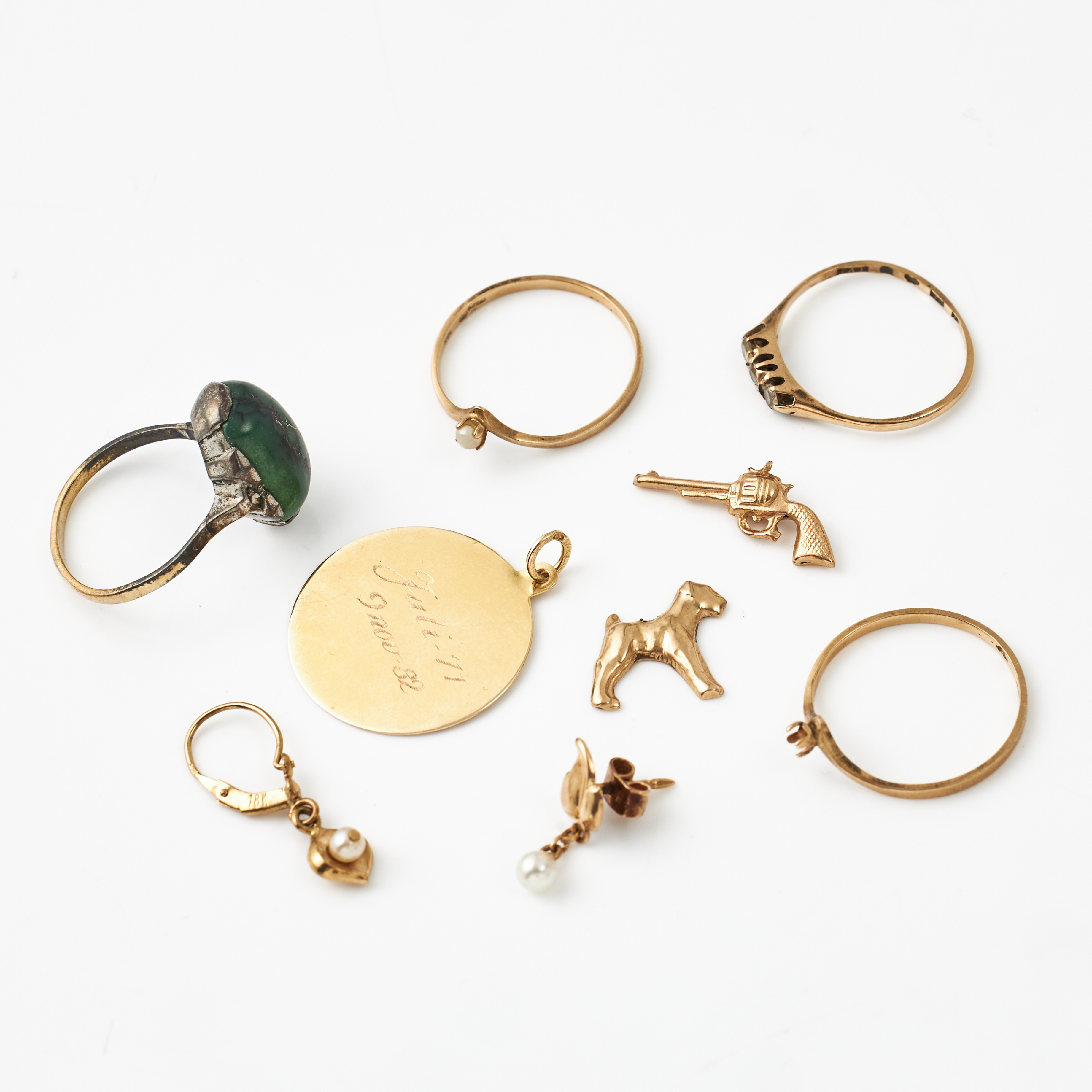 RINGAR, 4 st., HÄNGE, UDDA ÖRHÄNGEN, 2 st., BERLOCKER, 2 st., 18 k guld.