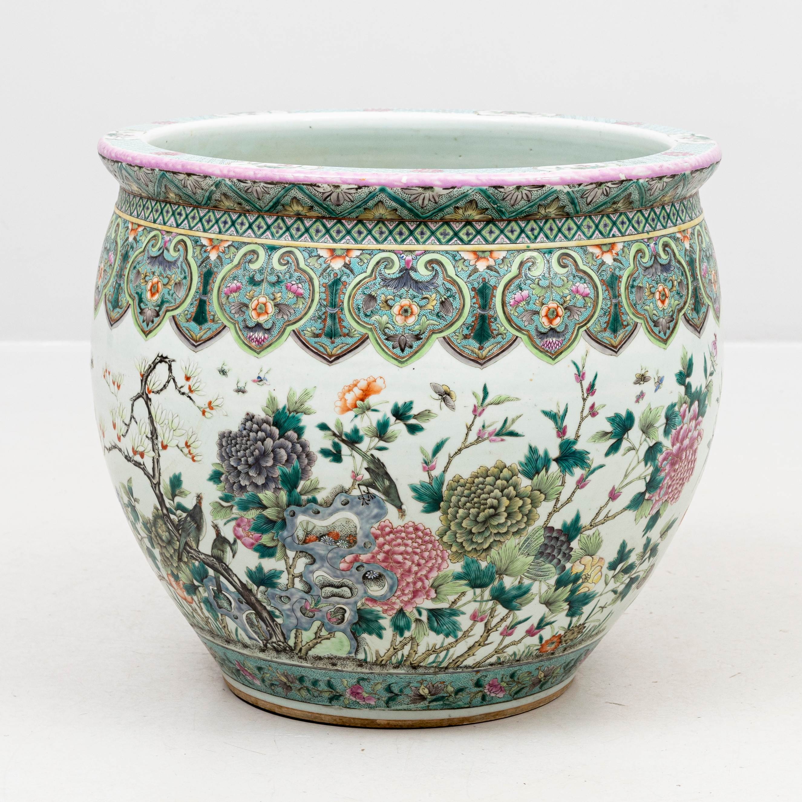 FISKBASSÄNG, famille rose,porslin, Kina, 1900-tal.