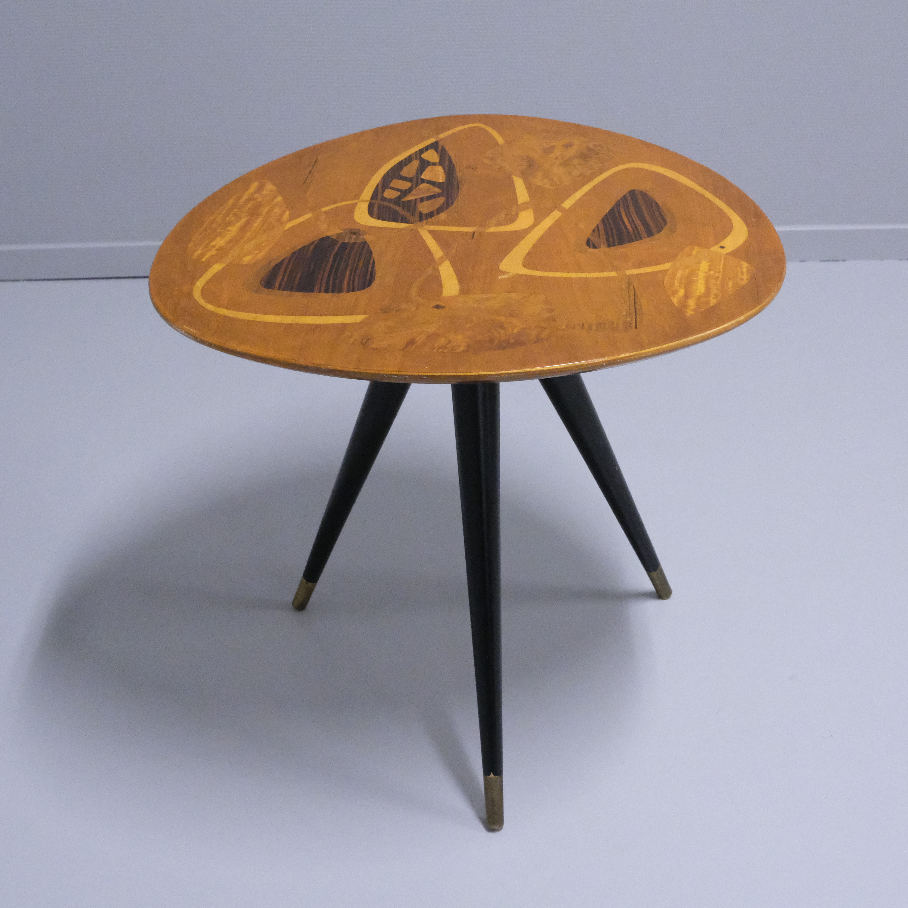 BORD MED INTARSIADEKOR, SUNDLING, TRANÅS.