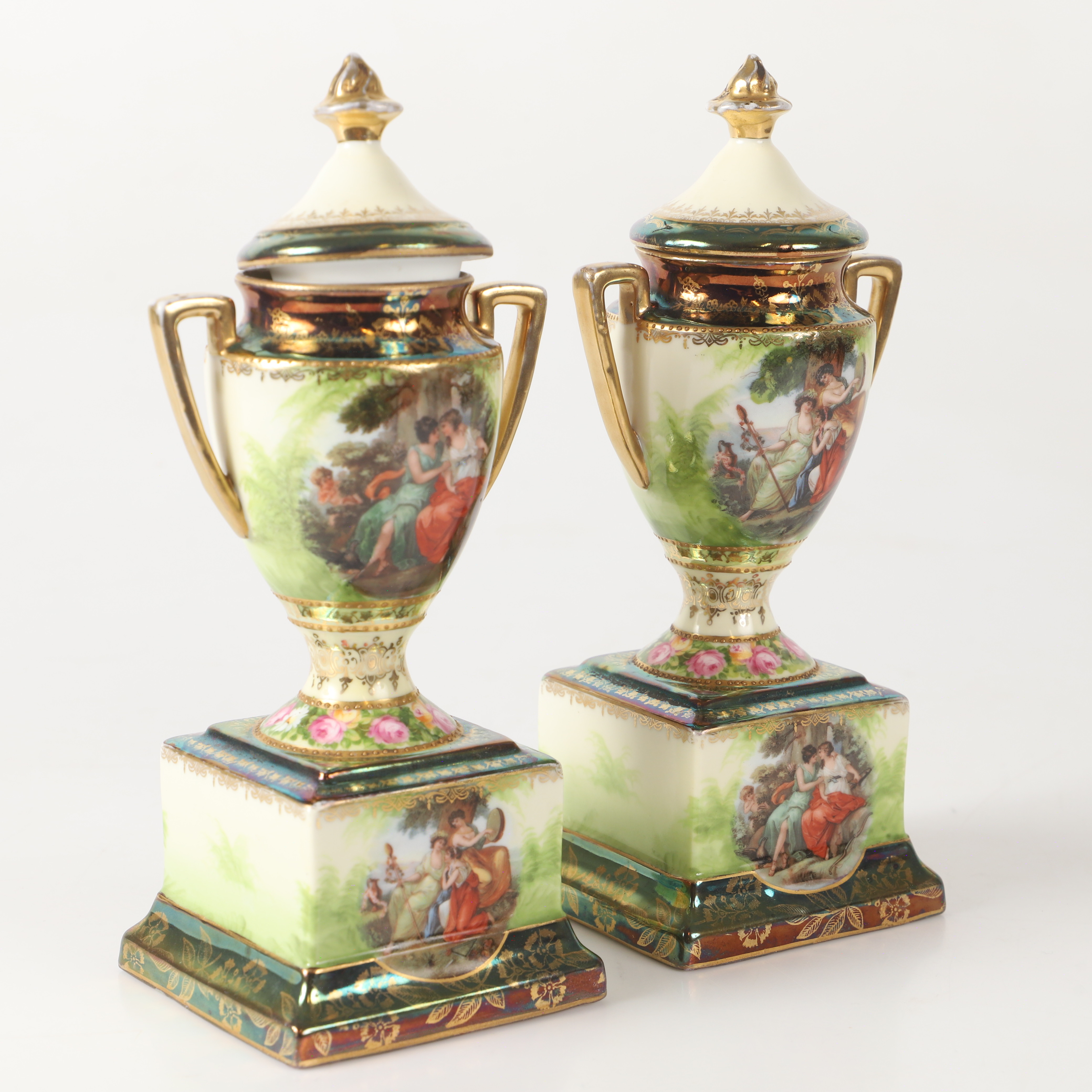 LOCKURNOR, 1 par, porslin, Royal Vienna, Österrike.