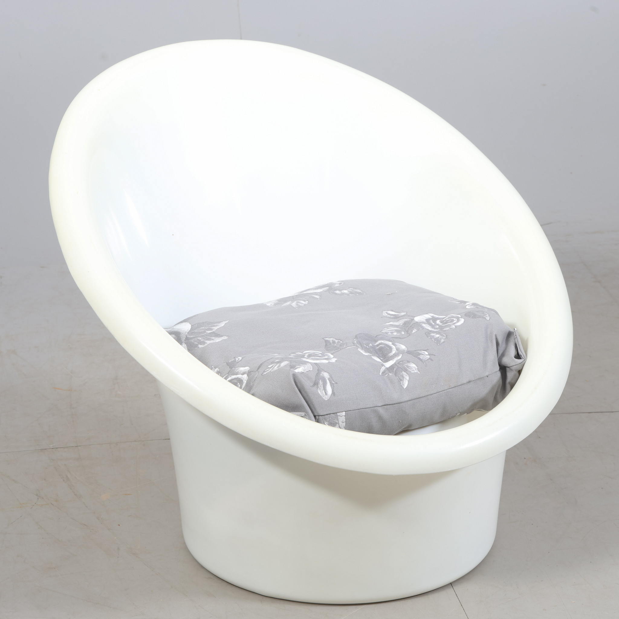 FÅTÖLJ, "Skopa", vit plast, Olle Gjerlöv-Knudsen/Torben Lind, Ikea, 1974.