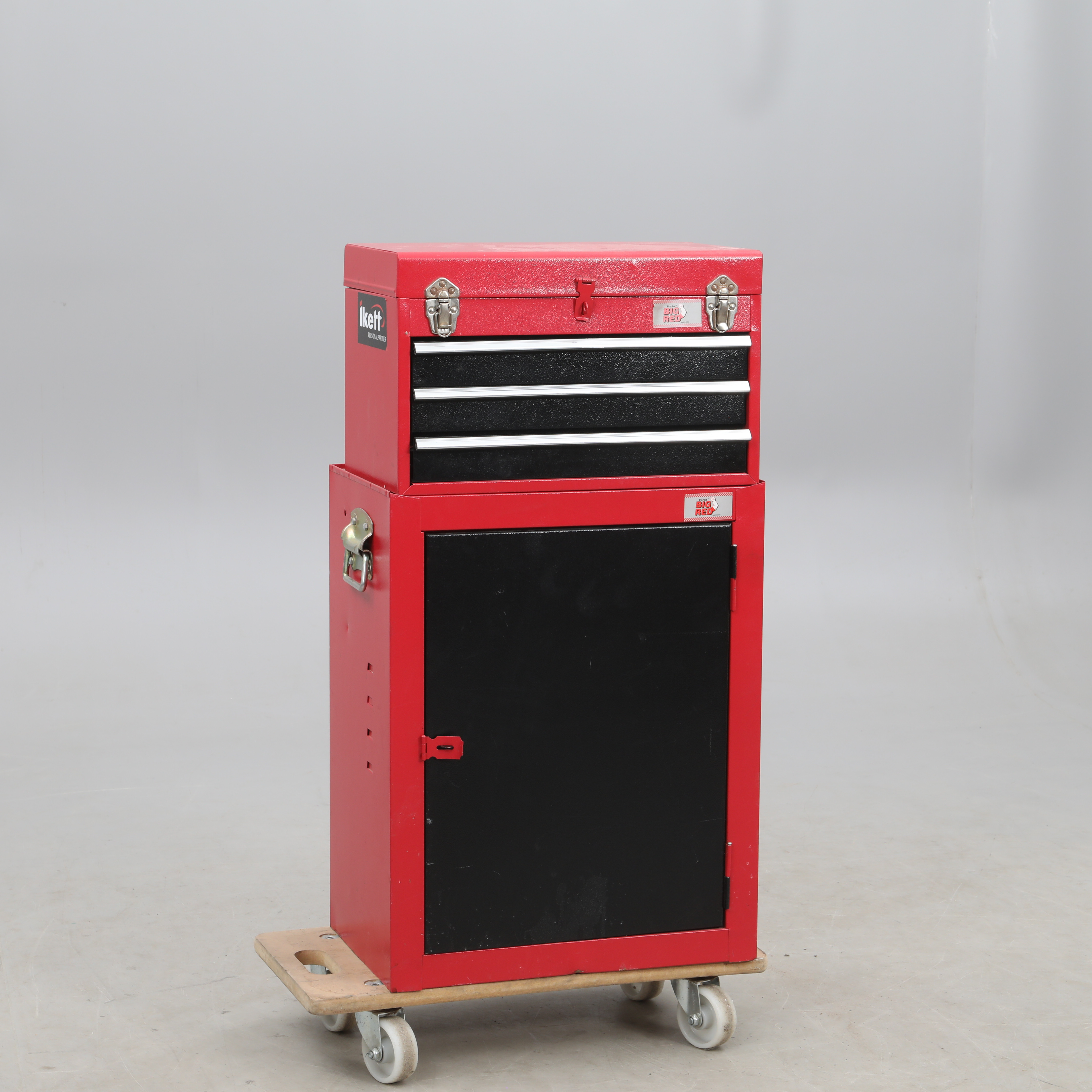 VERKTYGSVAGN, " Big red ", samt lite handverktyg.