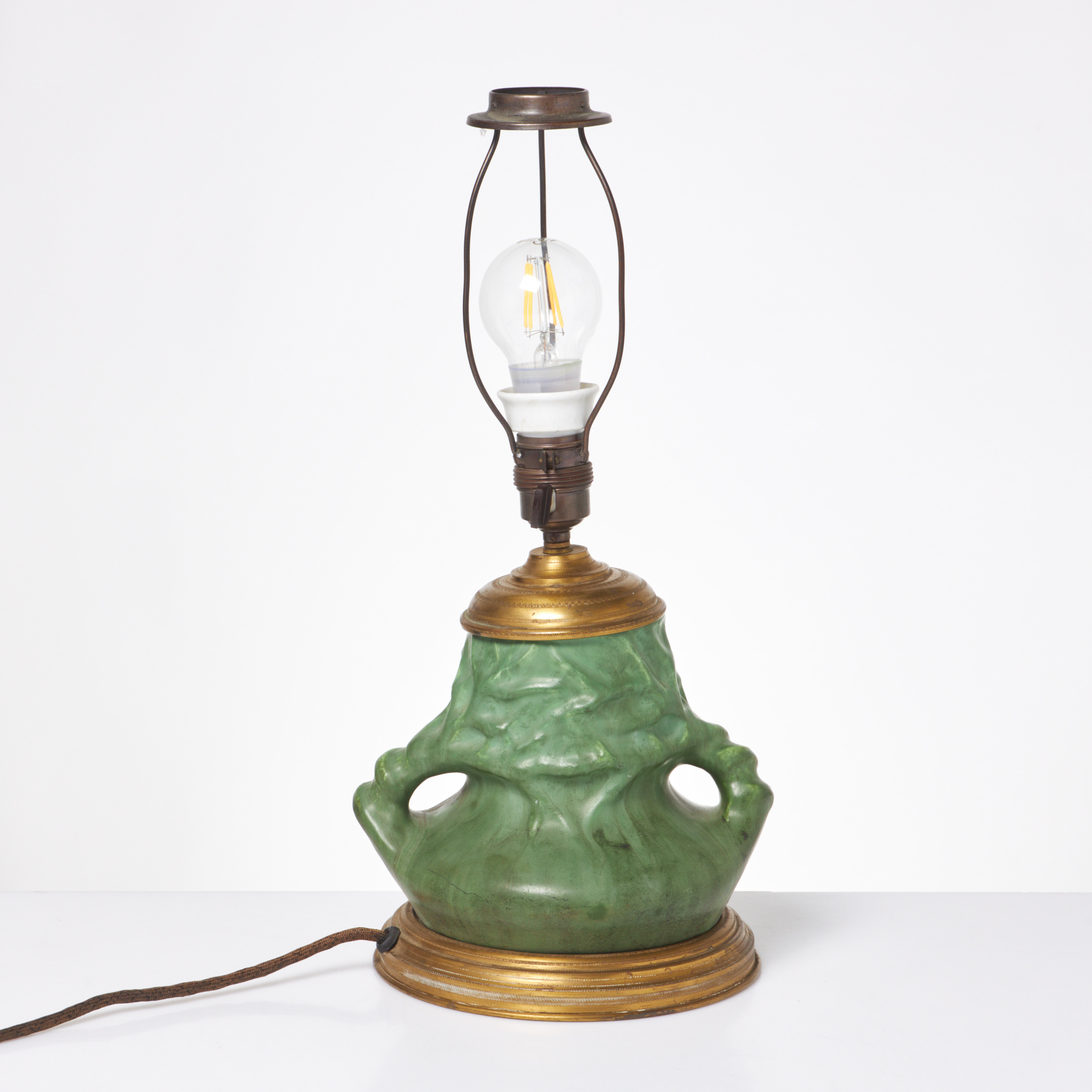 BORDSLAMPA, Art Nouveau, glaserad keramik, gulmetall.