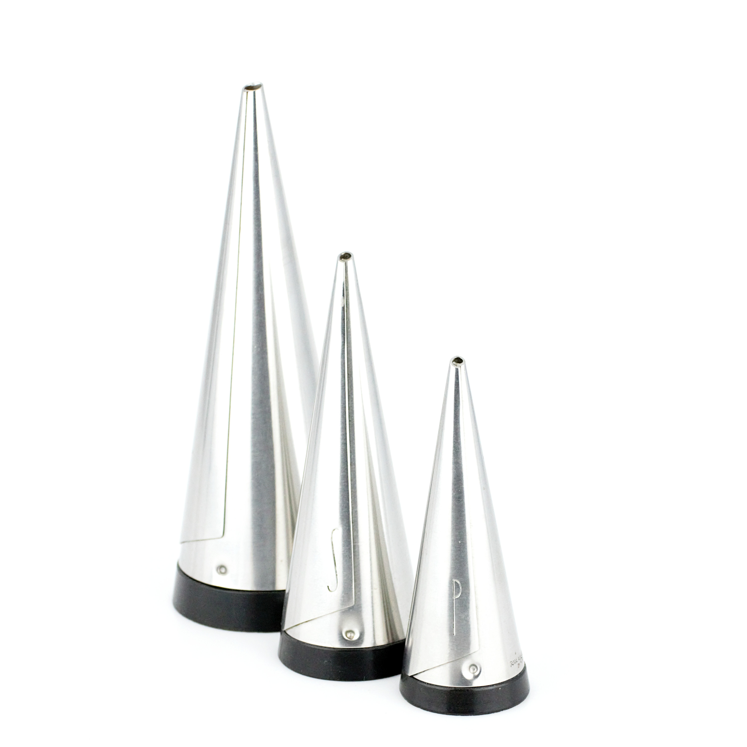 PIERRE FORSELL. Salt- peppar- och sockerströare, 3 delar, rostfritt, formgiven 1955, Gense.