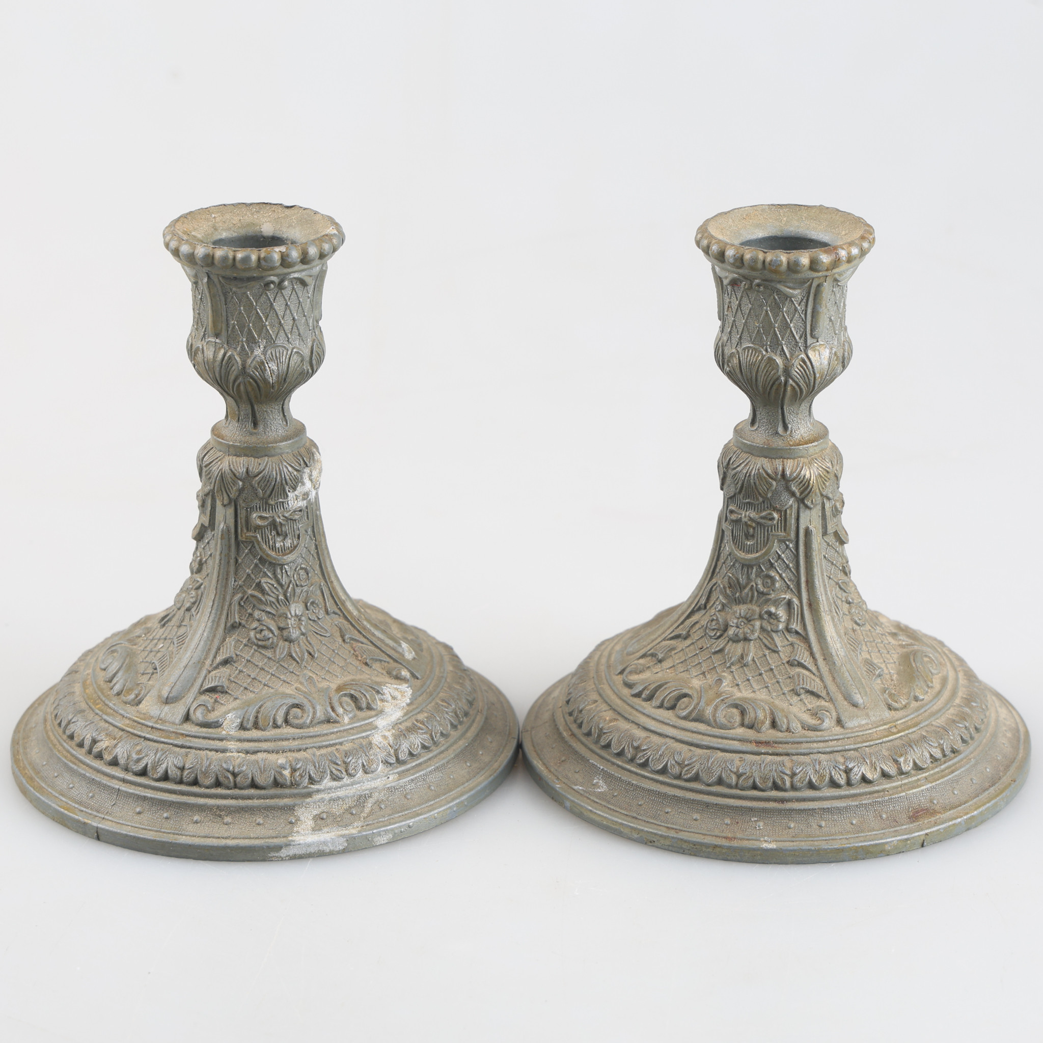 LJUSSTAKAR, ett par, gjutgods.