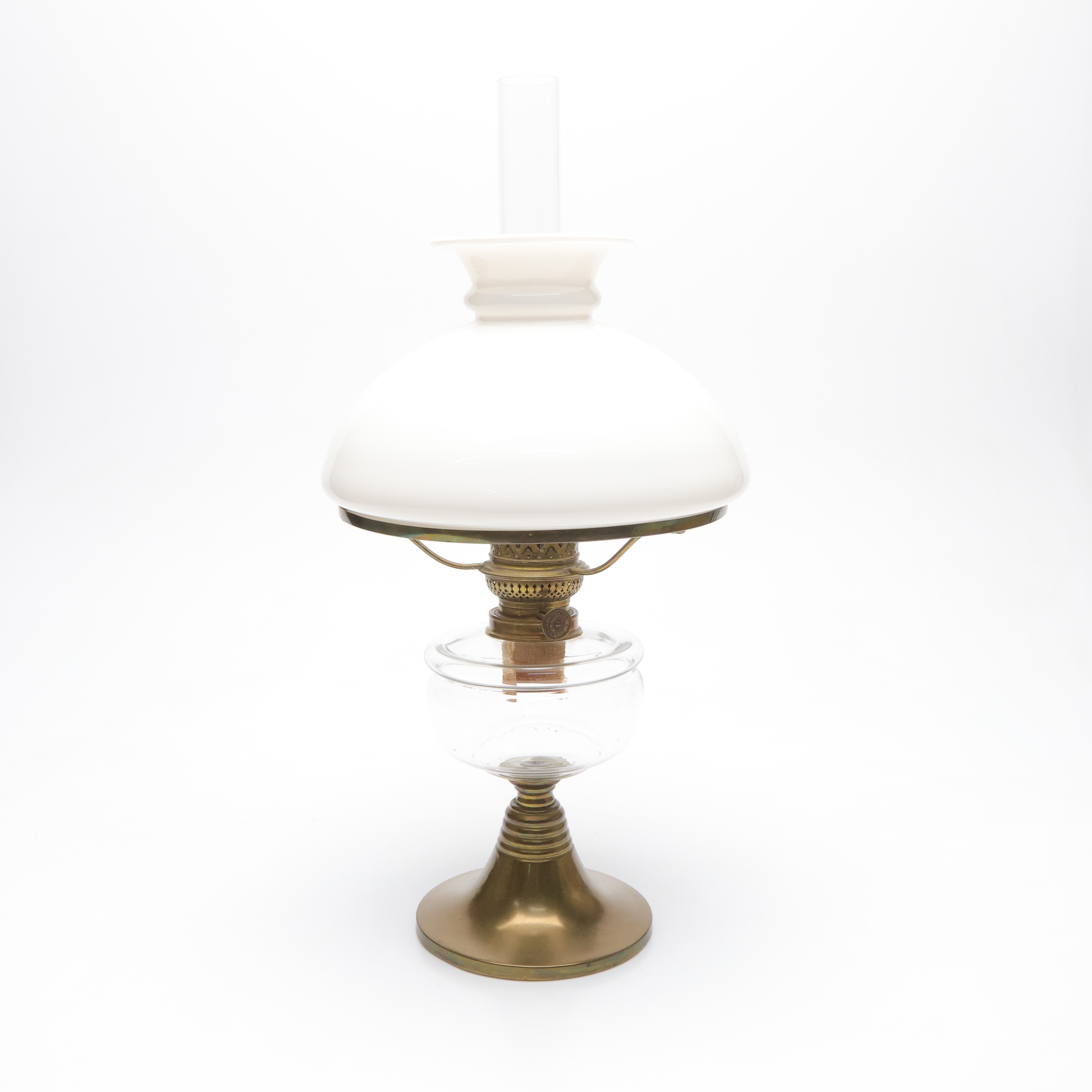 BORDSFOTOGENLAMPA, mässing och glas, jugend, omkring år 1900.