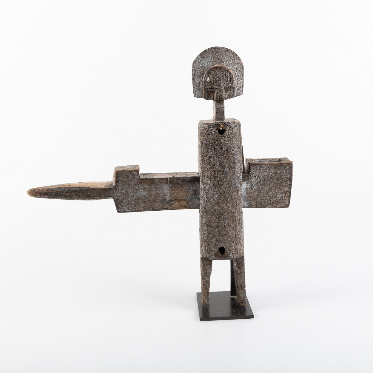 DÖRRLÅS, trä, på ställning av järnsmide, Bamana, Mali.