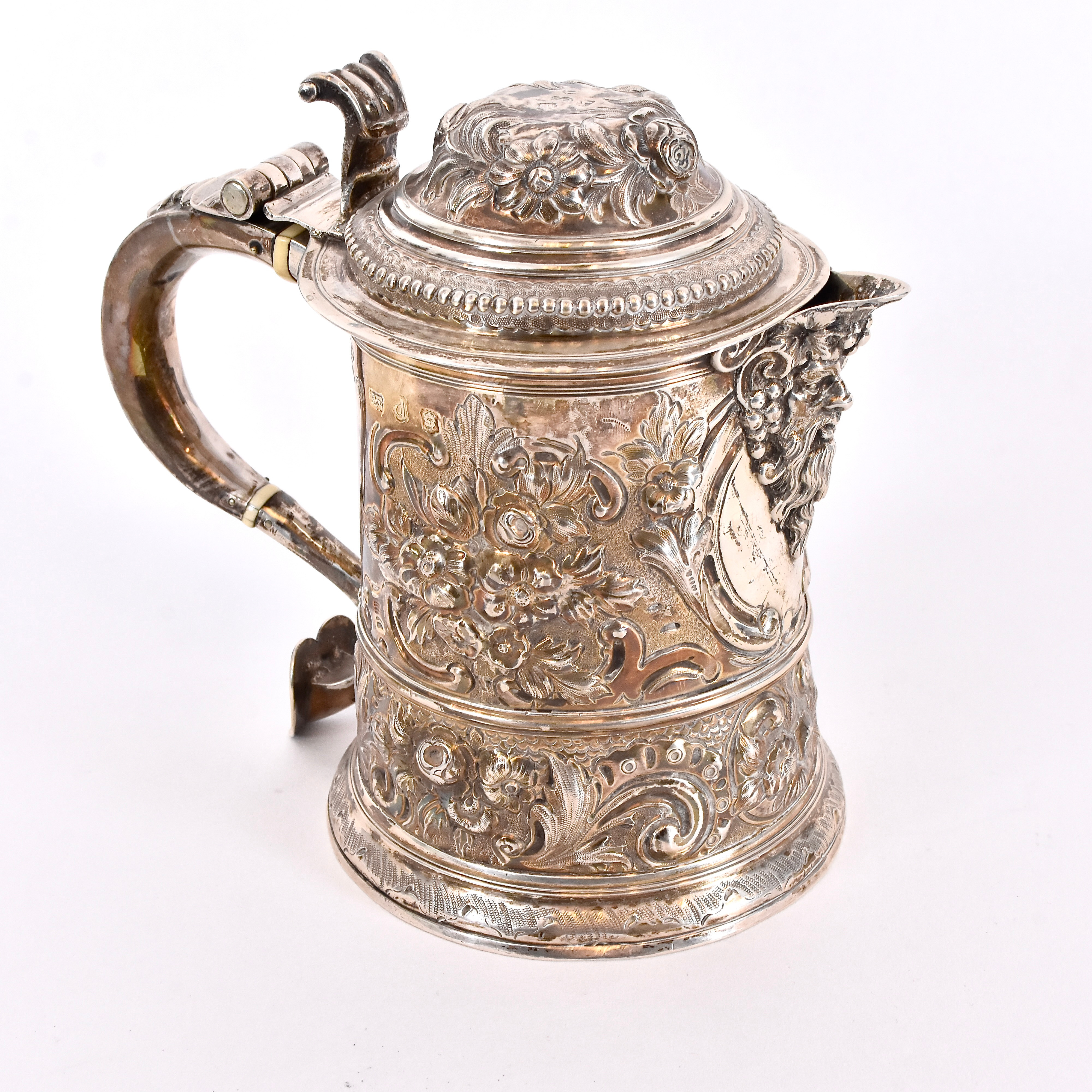 KANNA MED LOCK, sterlingsilver, Georg II, stämplad Robert Brown London 1739.