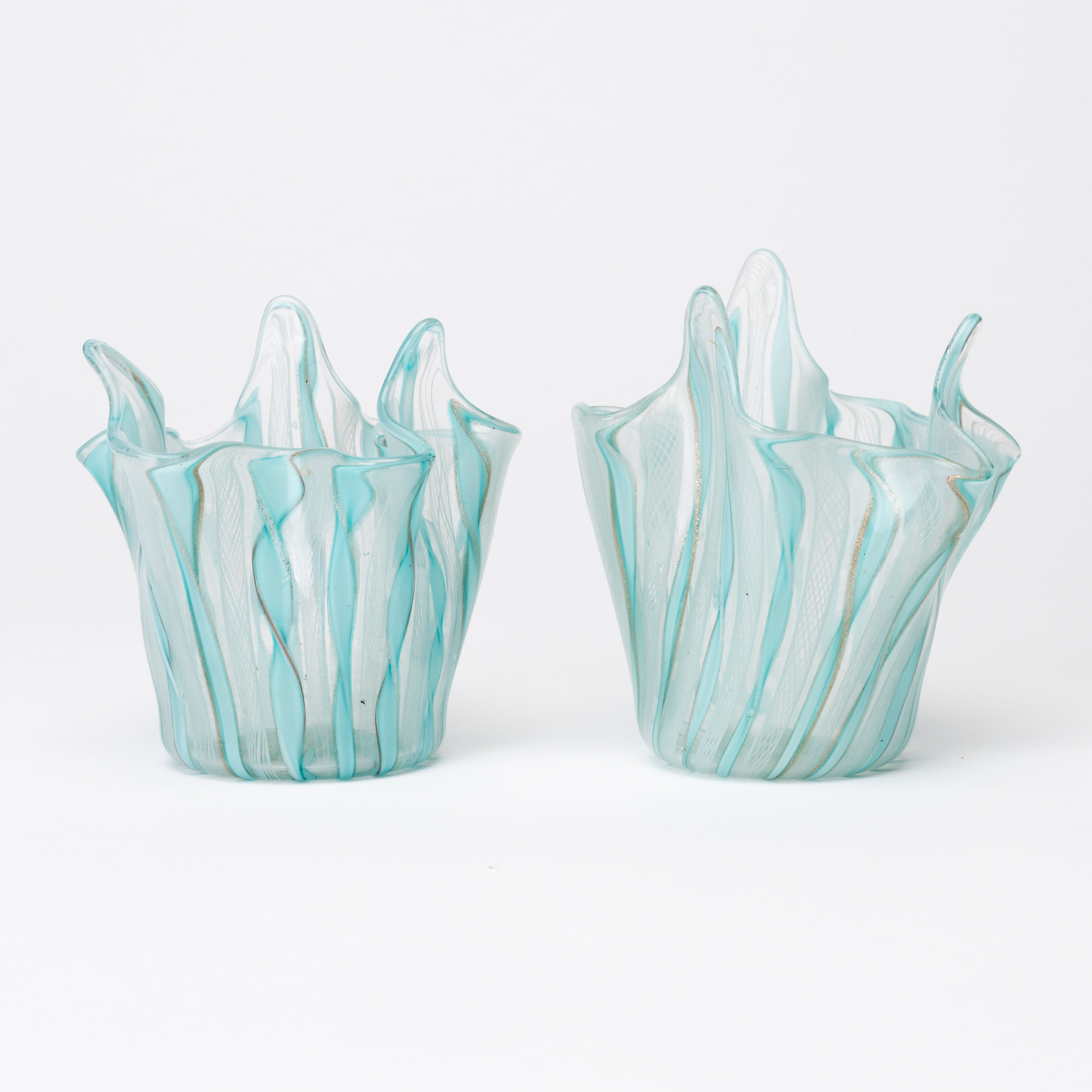 NÄSDUKSSKÅLAR/FAZZOLETTO, 2 st, Zanfirico-teknik, glas, delvis etikettmärkt, Murano, Italien.