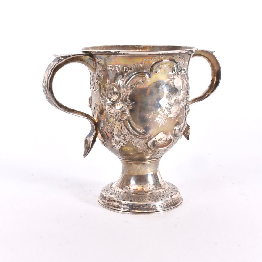 PORRINGER, sterlingsilver, England George III, otydliga stämplar London 1768.