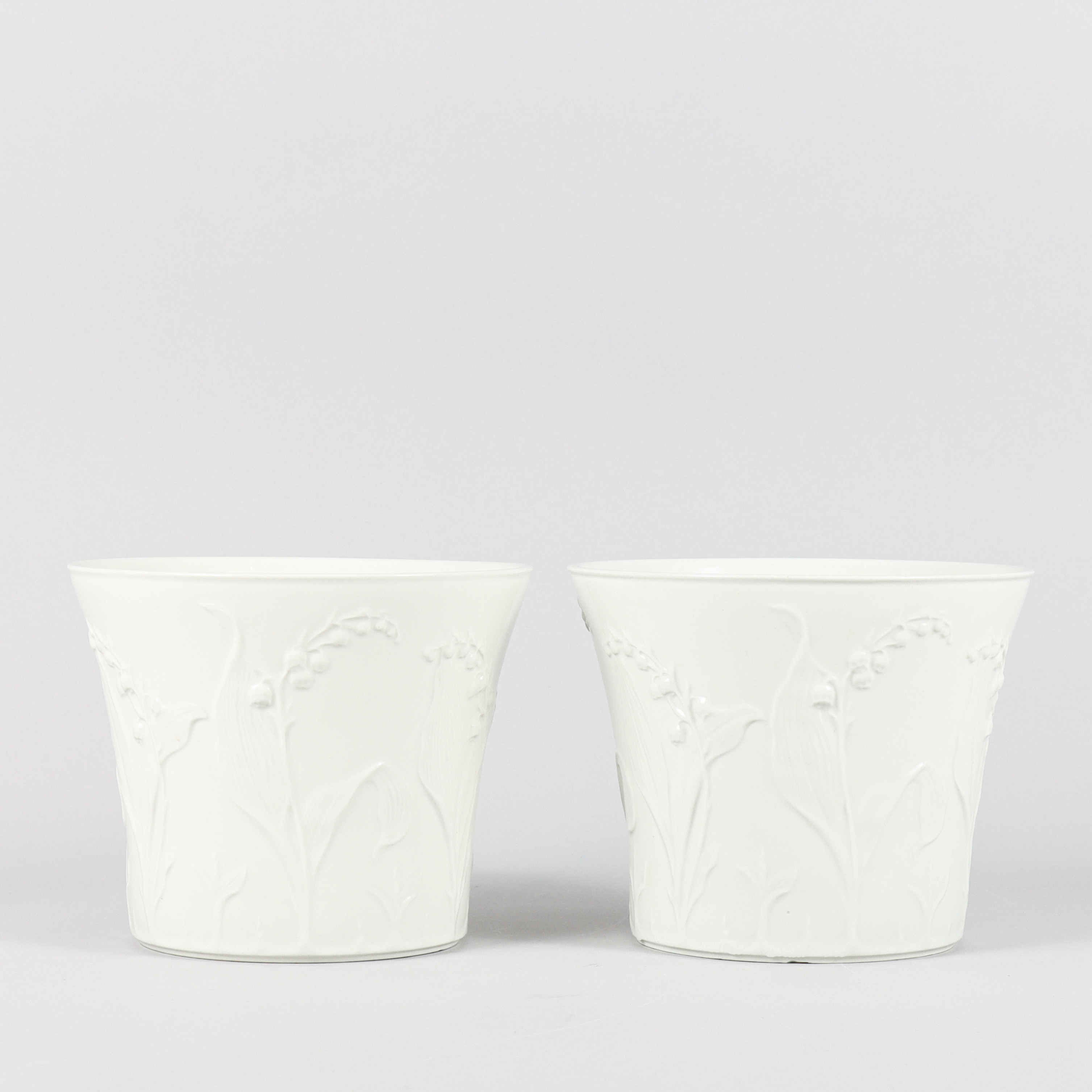 GUNNAR WENNERBERG. Ytterfoder, paret, porslin, Gustavsberg Liljekonvalj.