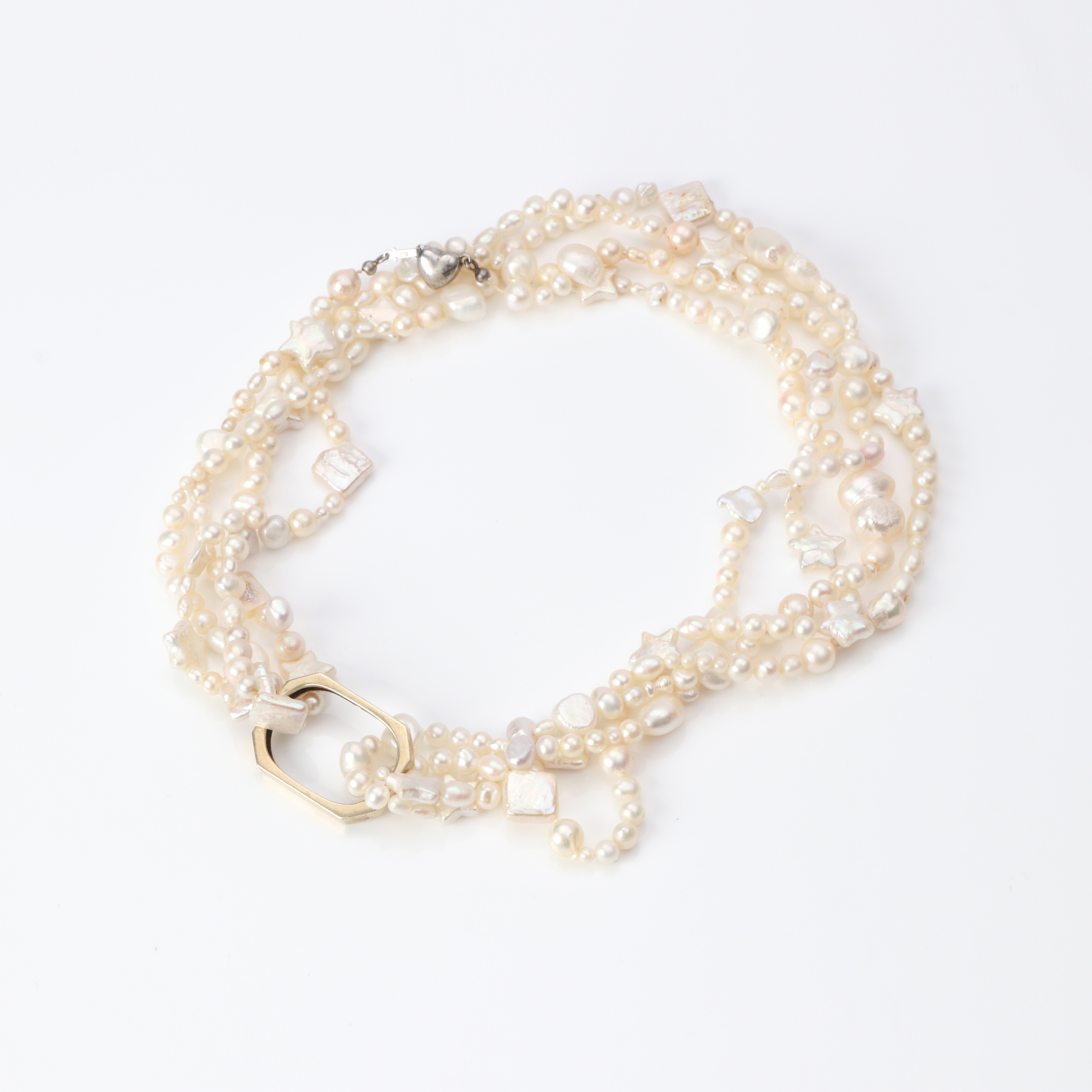 LÅNG PÄRLCOLLIER. Odlade sötvattenpärlor, lås i silver.