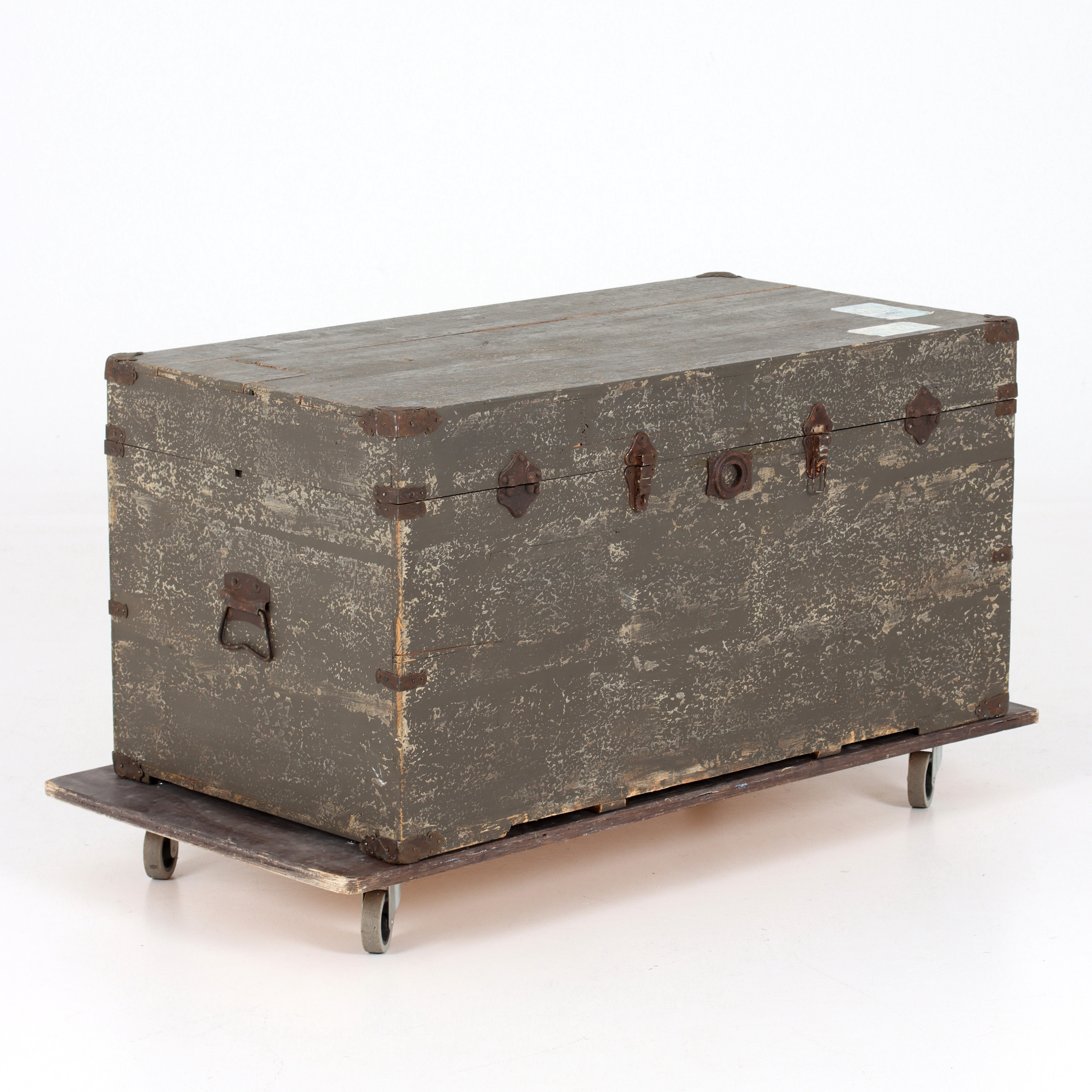 RESEKOFFERT, bemålat trä, 1900-tal.