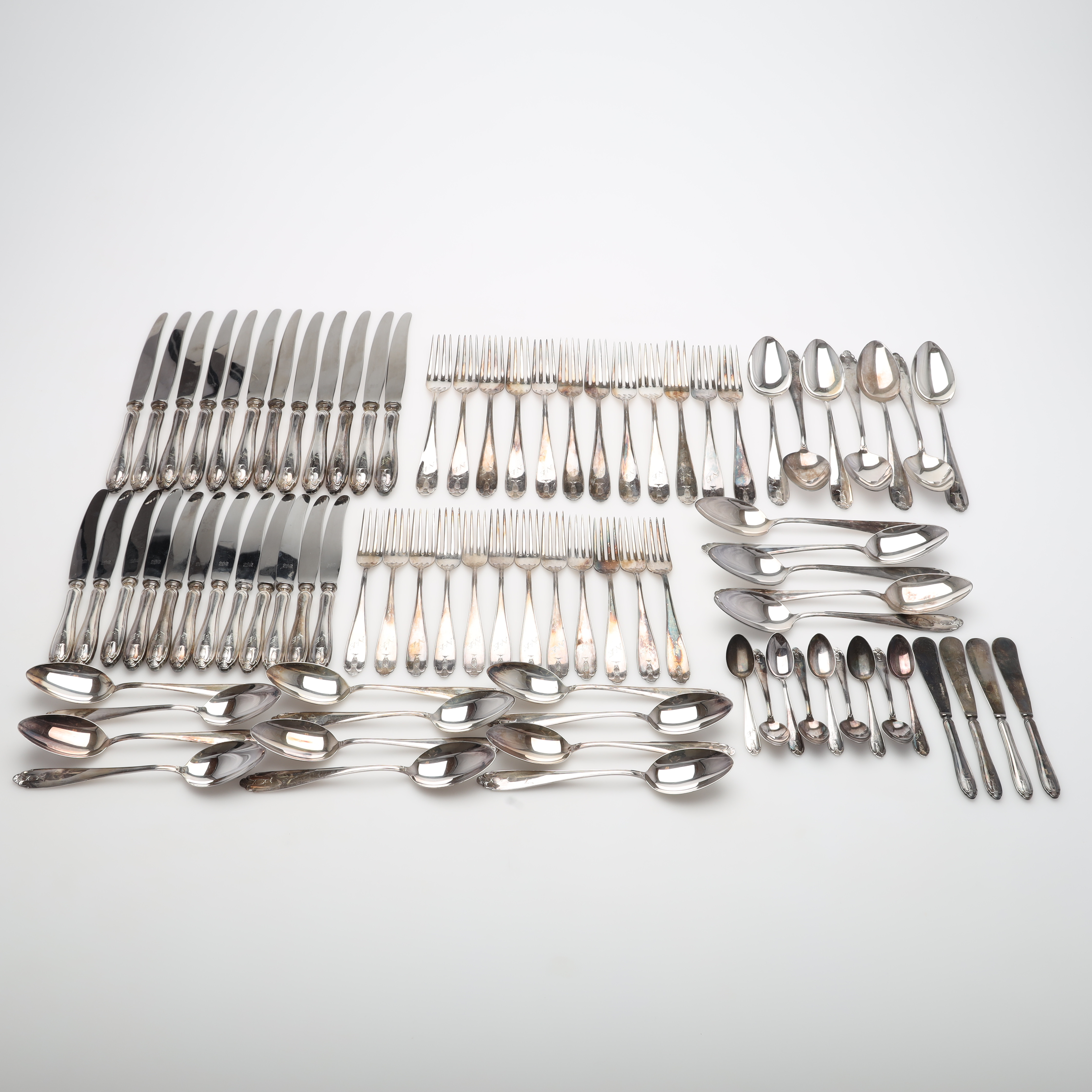 BESTICKUPPSÄTTNING 85 delar modell Vasa GAB silver bruttovikt ca 3403 gram.