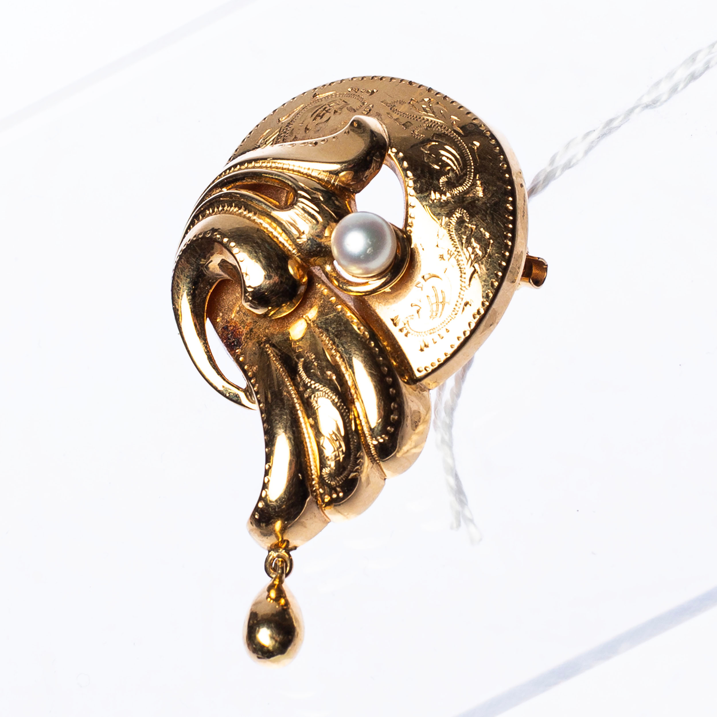 BROSCH, 18 k guld med pärla, 1960.