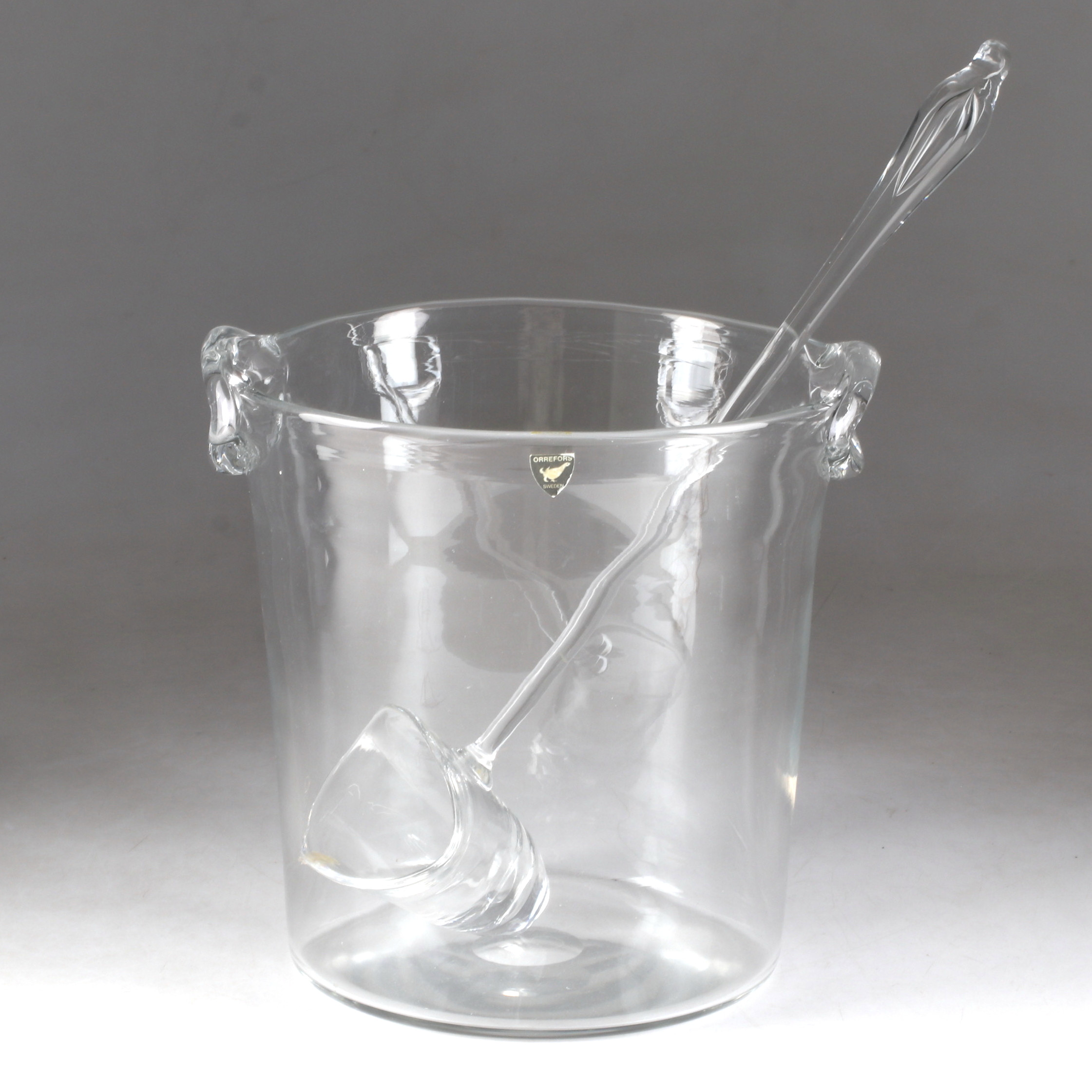 NILS LANDBERG. Ishink, med slev, glas, Orrefors, 1900-talets senare del.